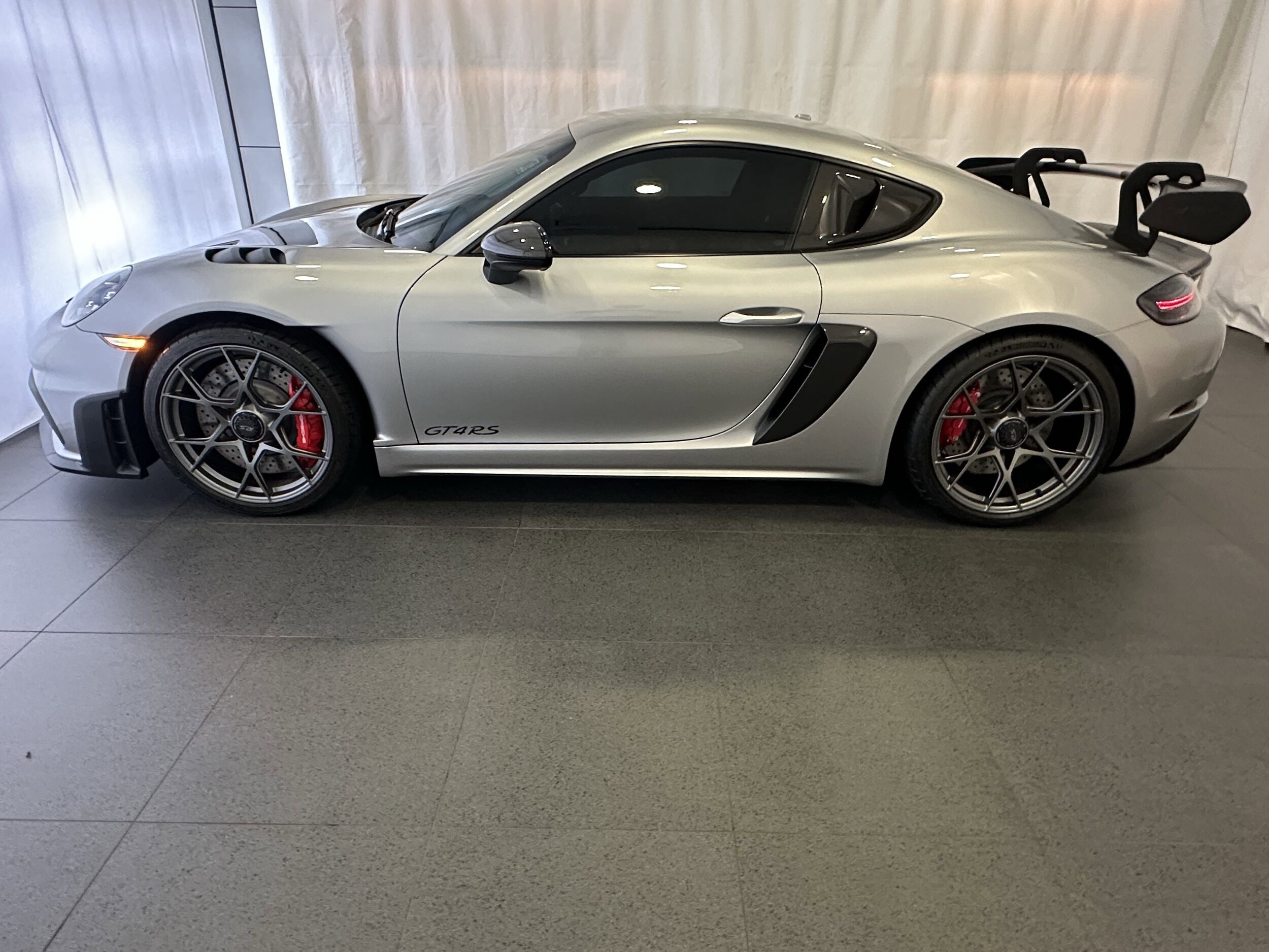 2025 Porsche Cayman GT4 RS photo 2