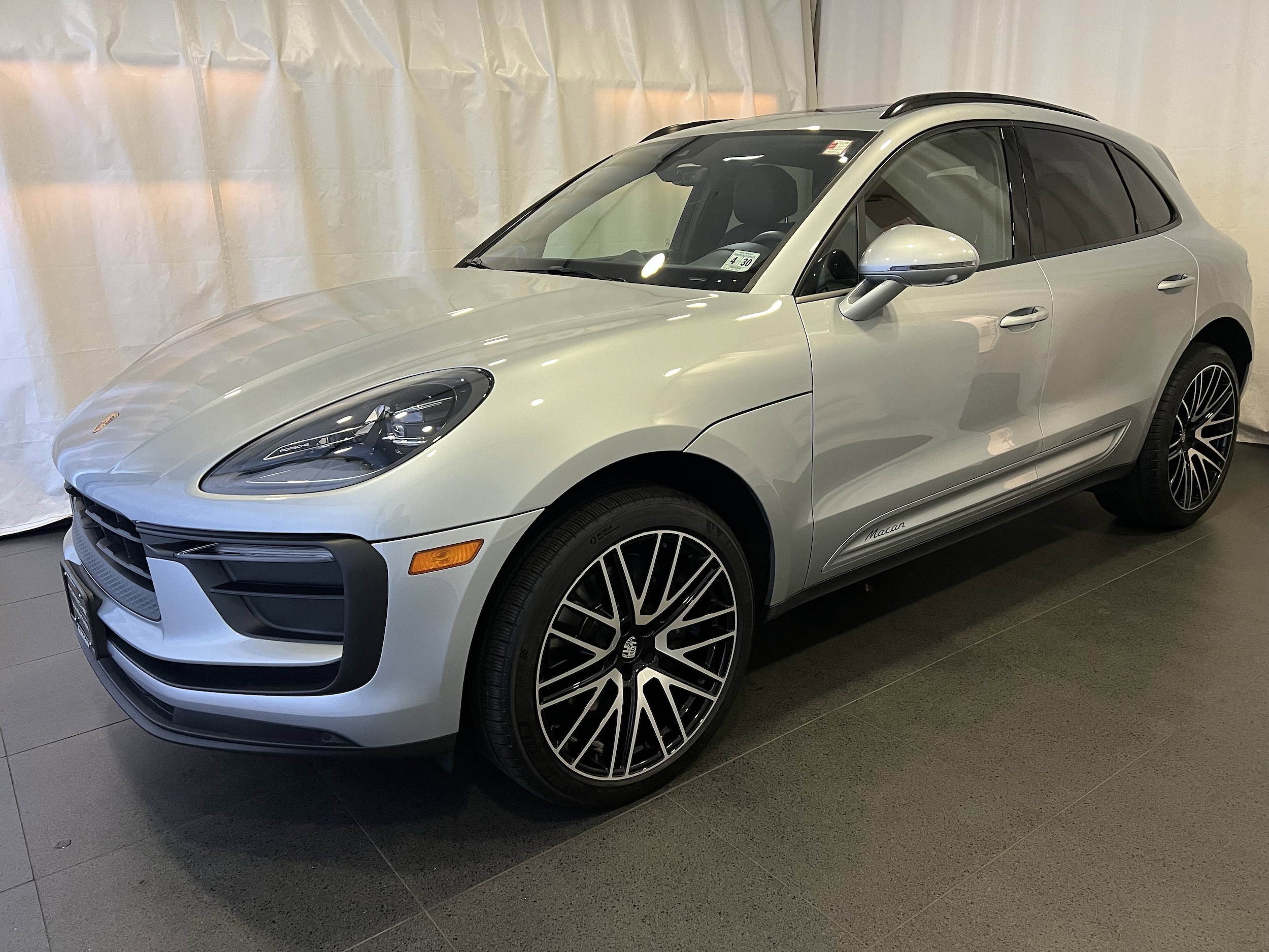 2025 Porsche Macan's photo