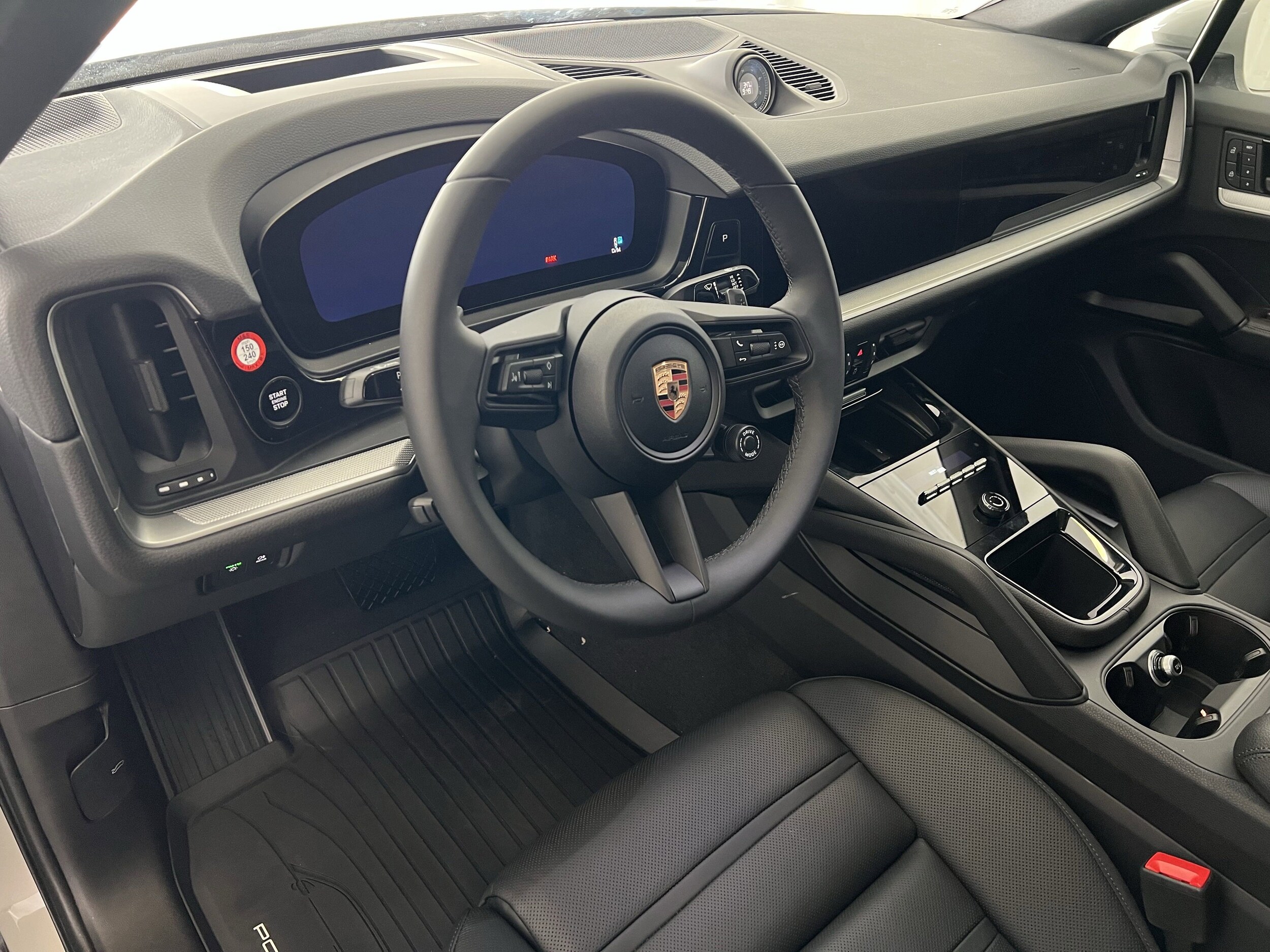 2025 Porsche Cayenne Coupe photo 4