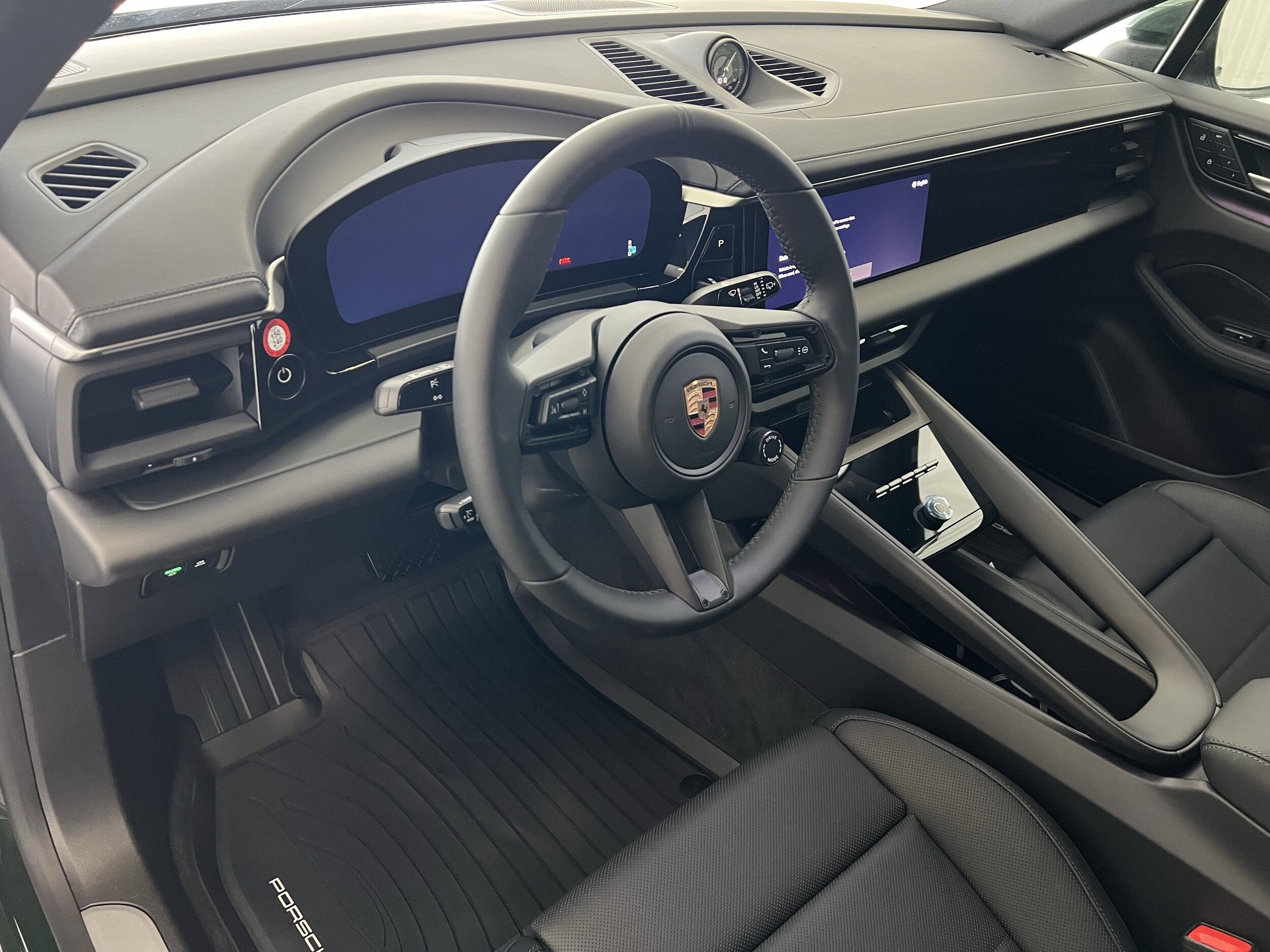 2025 Porsche Macan Electric 4 photo 4