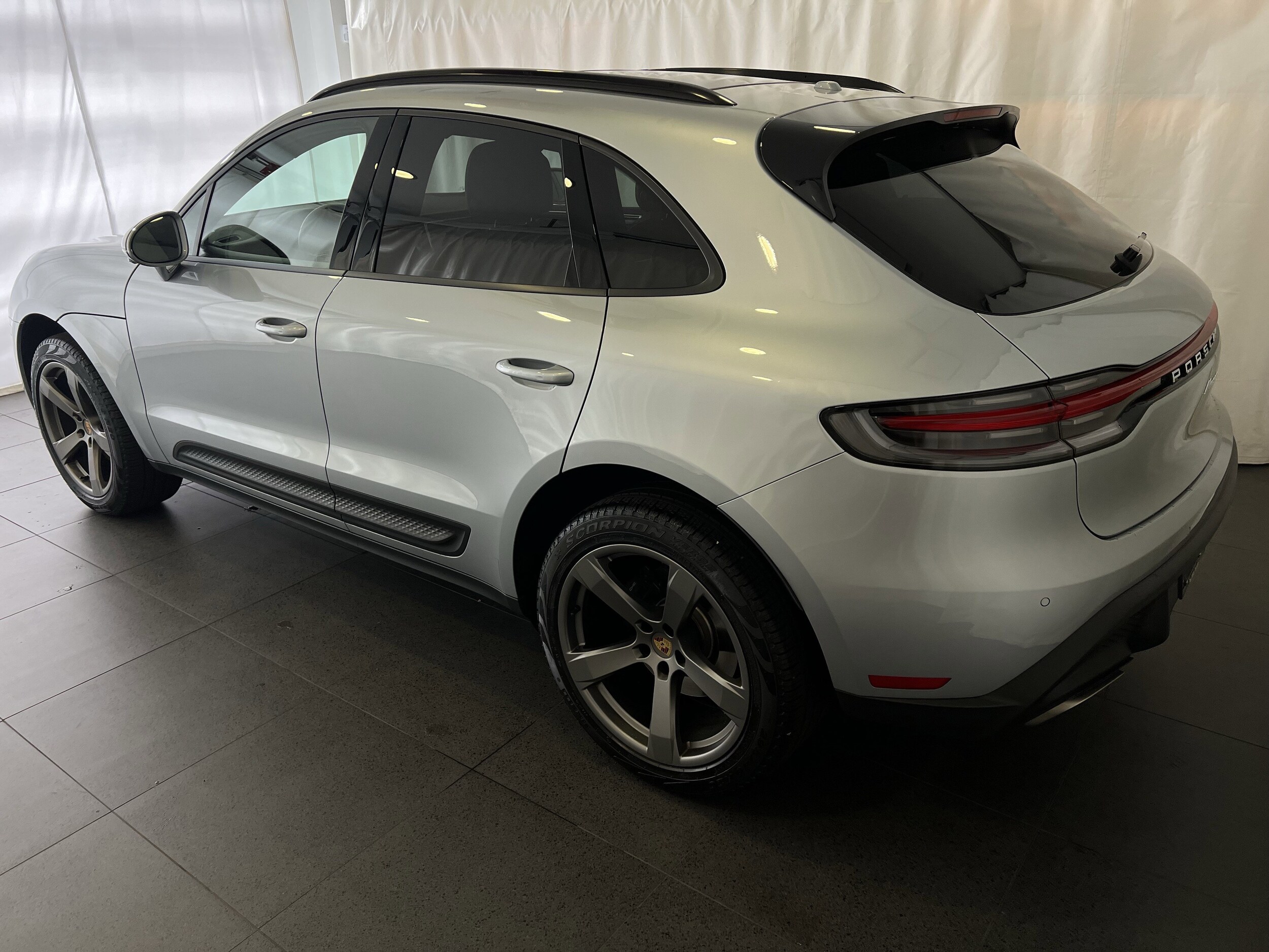 2025 Porsche Macan T photo 2