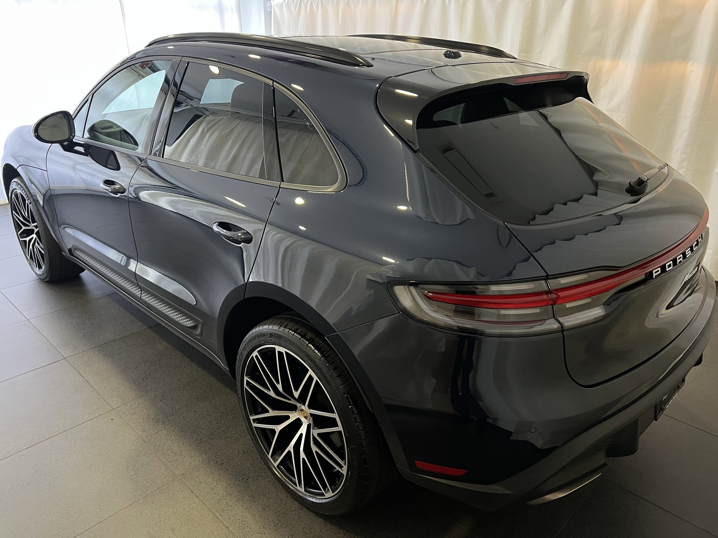 2023 Porsche Macan T photo 2