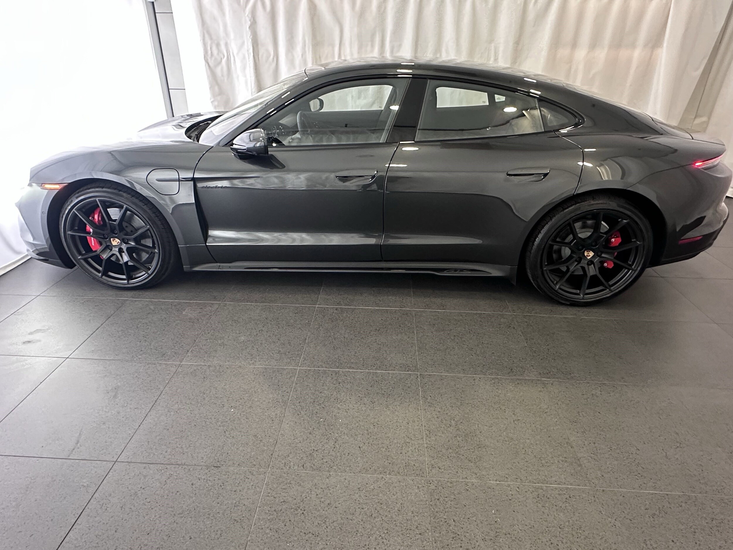 2025 Porsche Taycan GTS photo 2