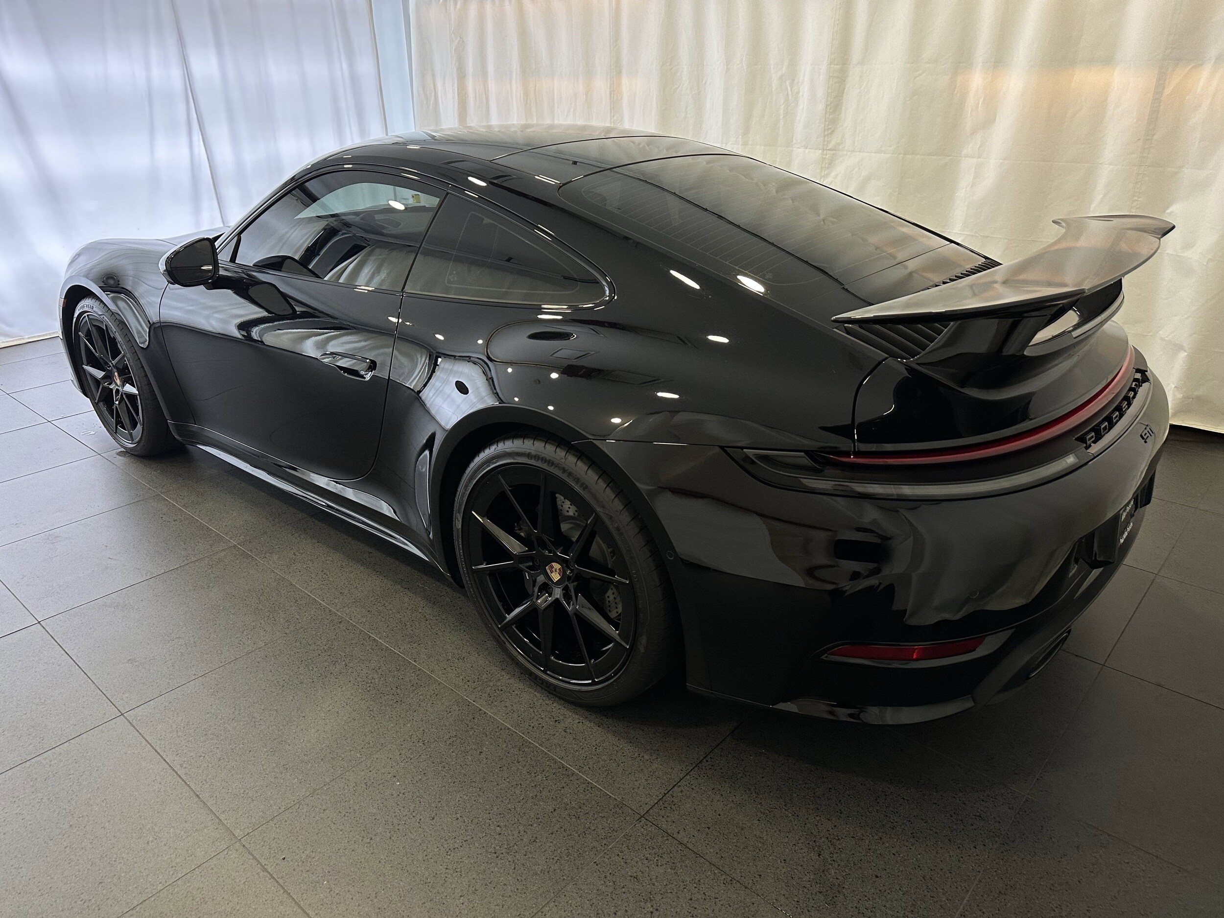2025 Porsche 911 photo 3