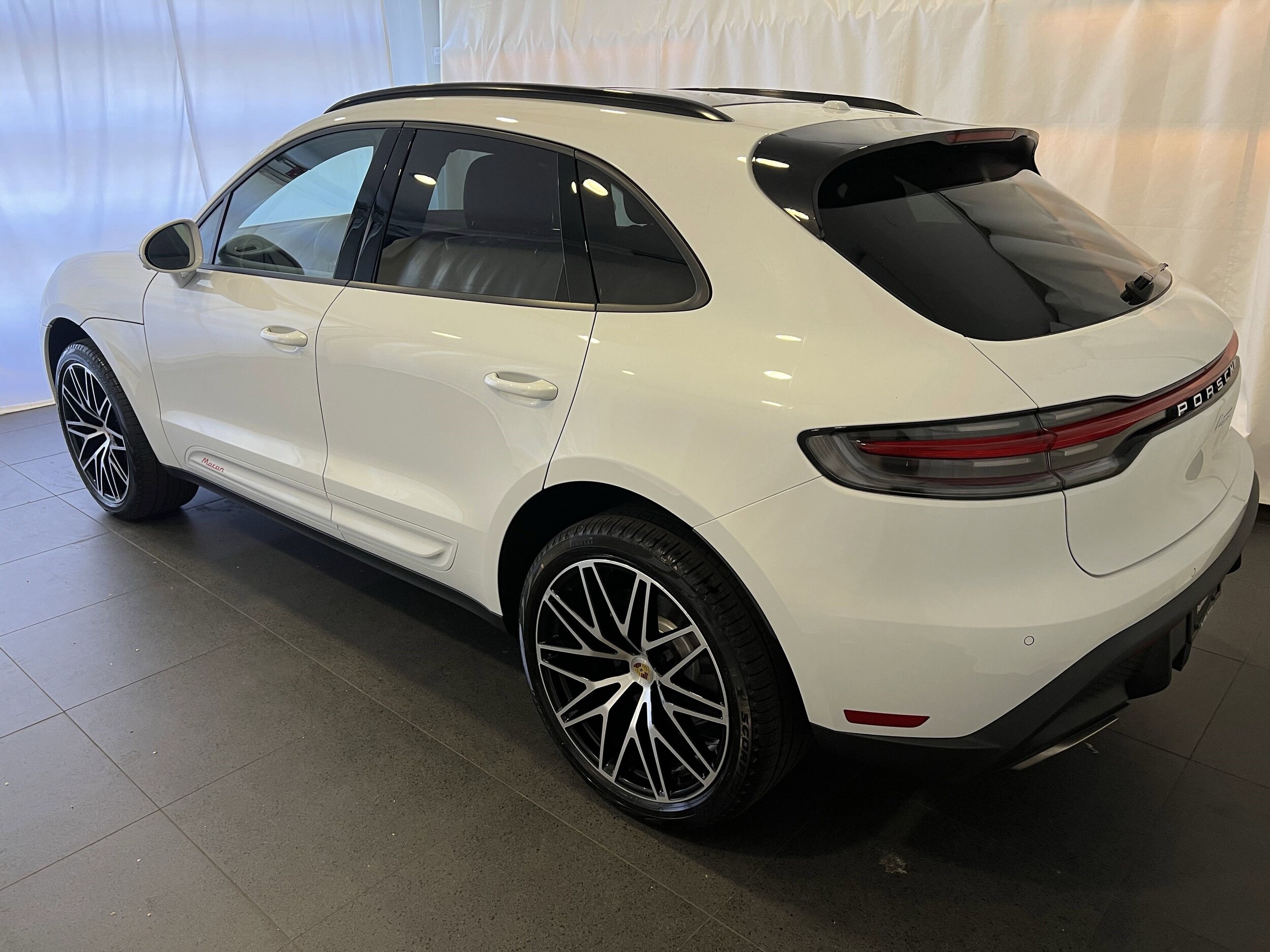 2025 Porsche Macan T photo 3