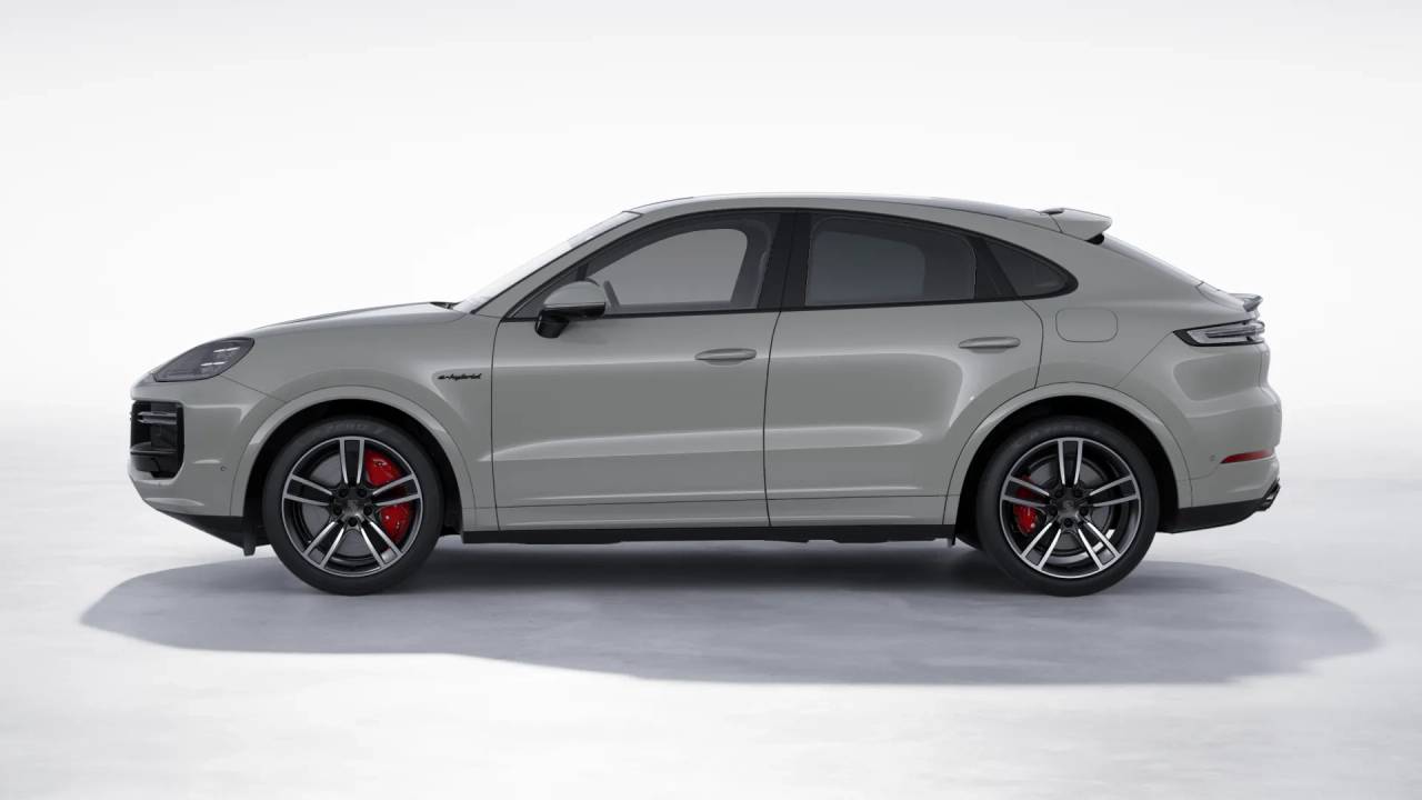 2026 Porsche Cayenne Turbo E-Hybrid Coupe photo 2