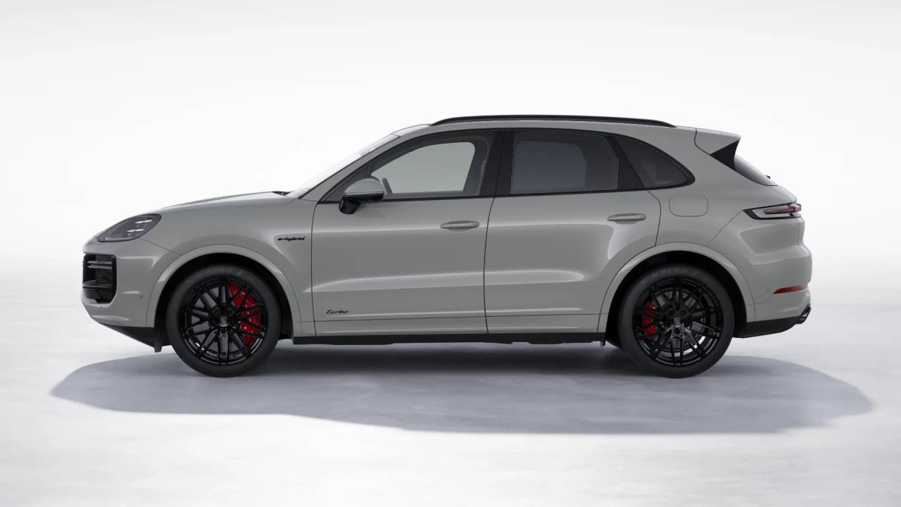 2026 Porsche Cayenne Turbo E-Hybrid photo 2