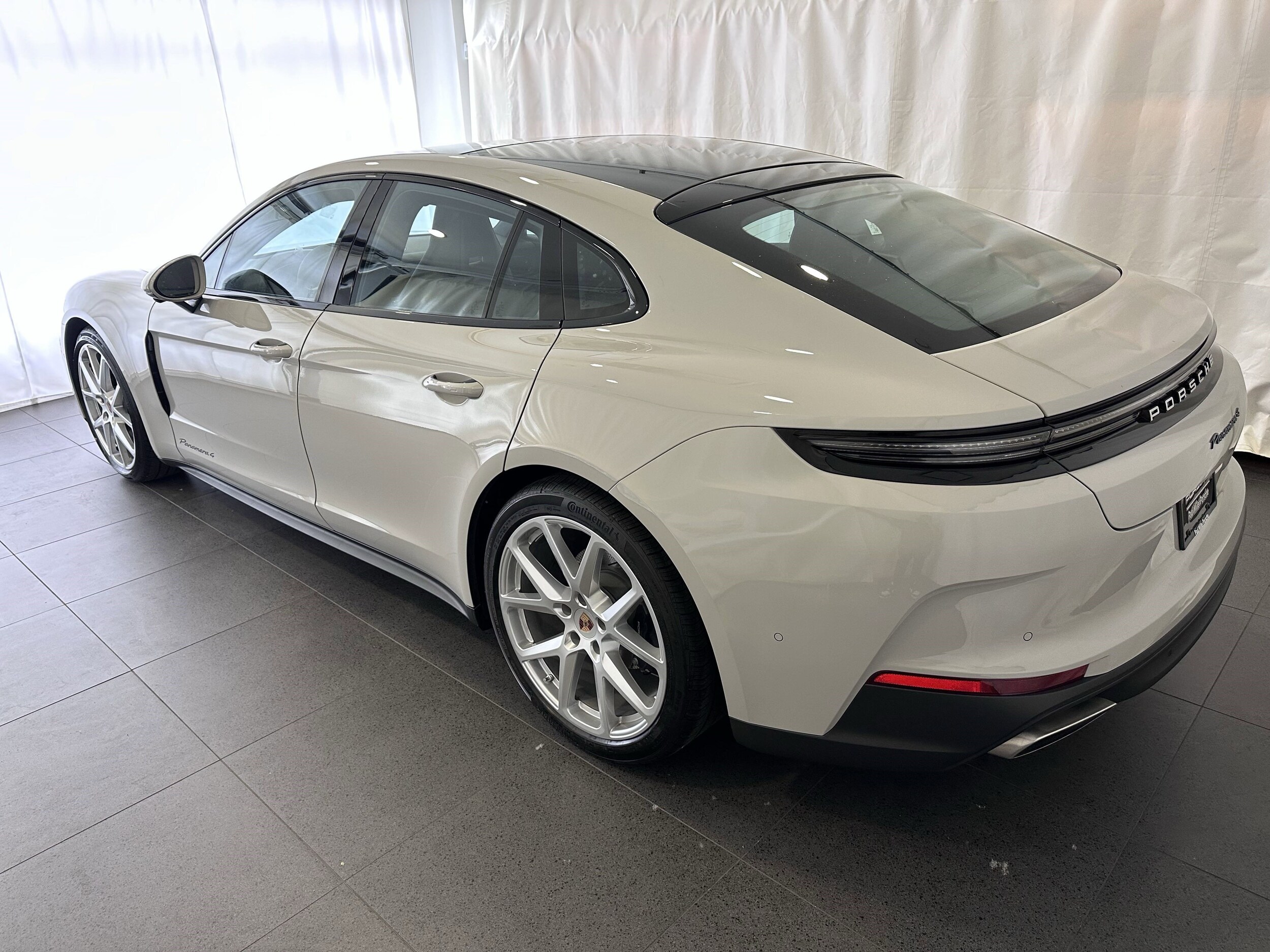 2025 Porsche Panamera 4 photo 3