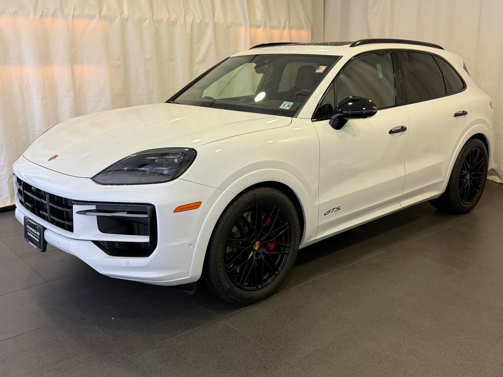 2025 Porsche Cayenne GTS's photo
