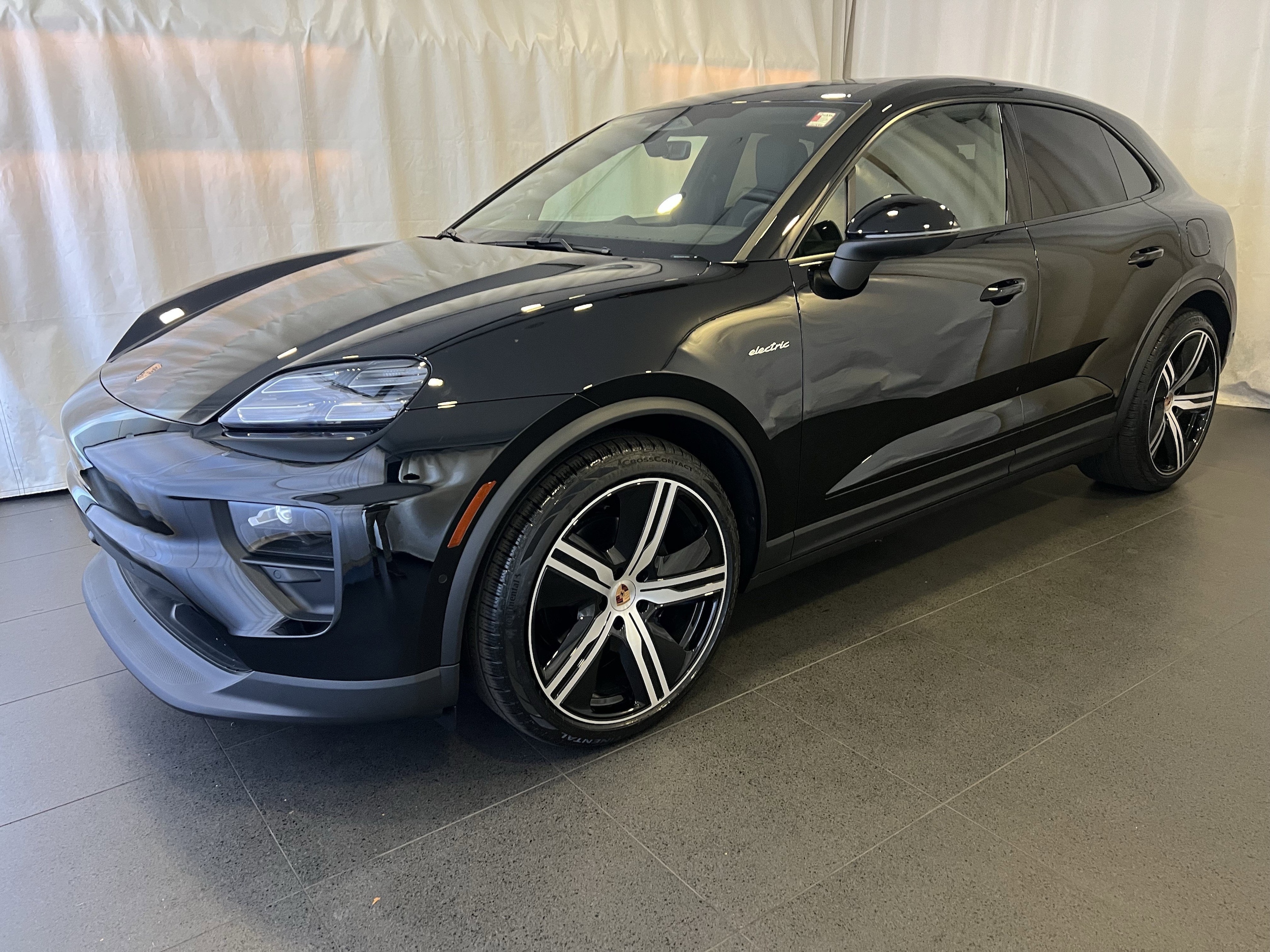 2025 Porsche Macan Base