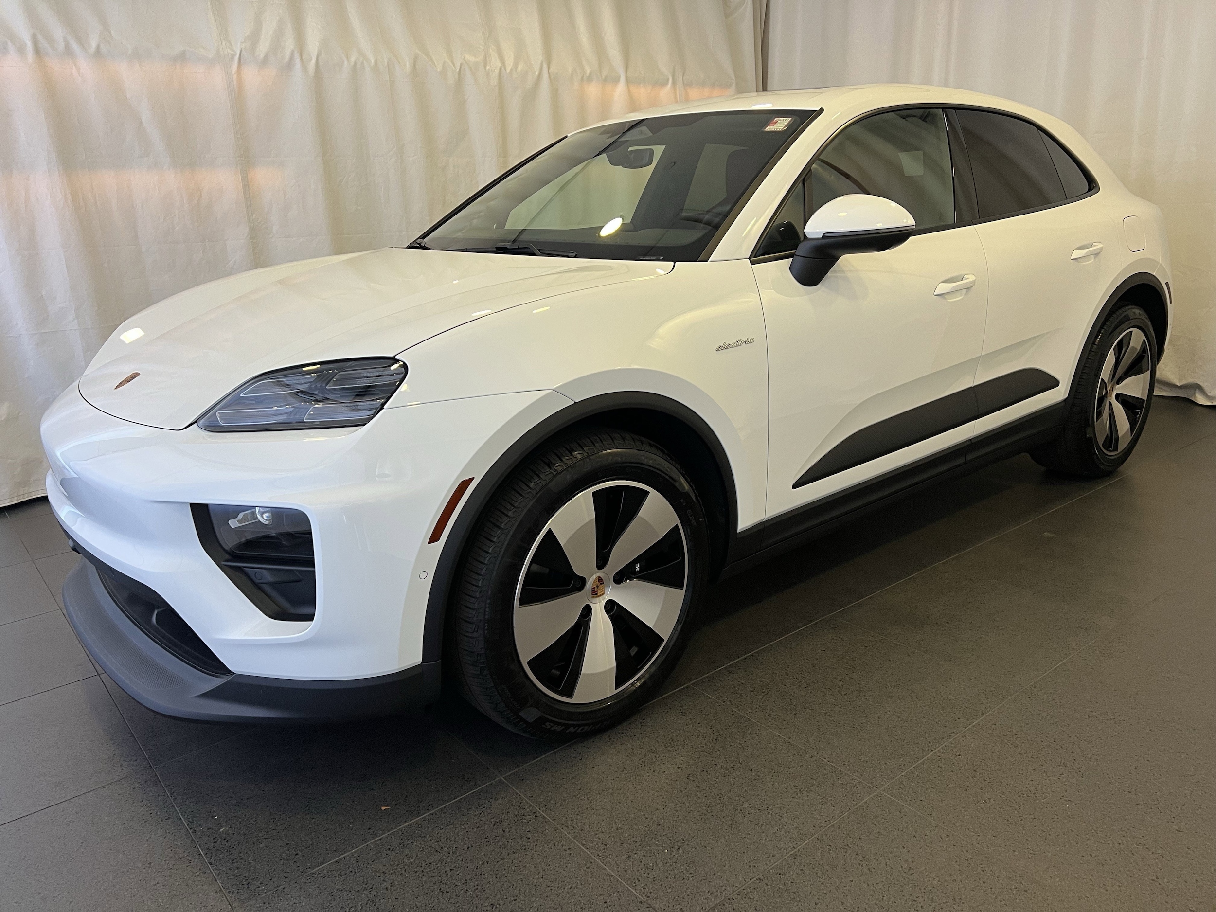 2025 Porsche Macan Base