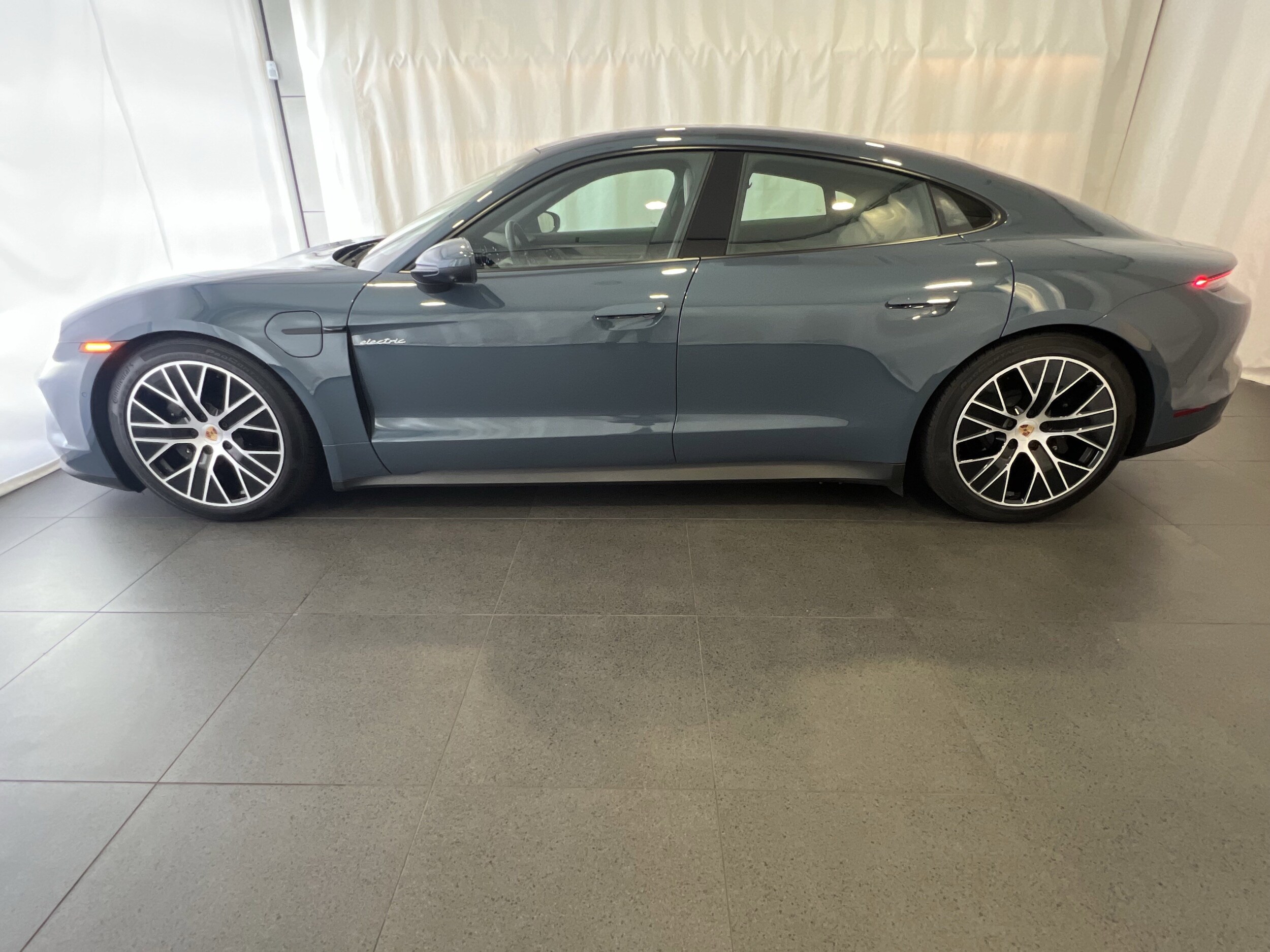 2025 Porsche Taycan photo 2