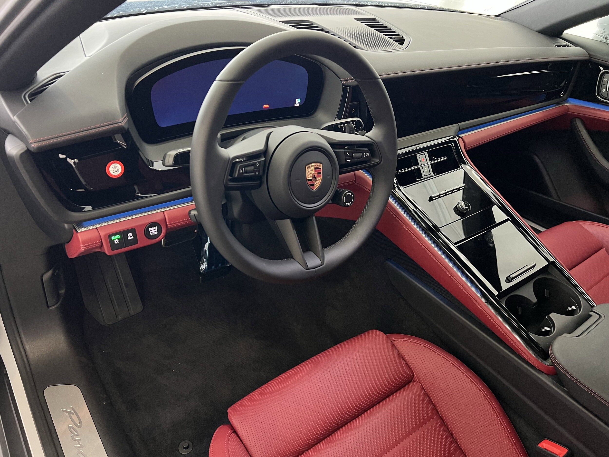 2025 Porsche Panamera 4 photo 4