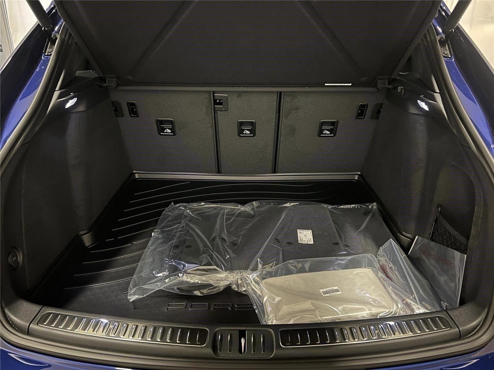 2026 Porsche Macan - Photo 28
