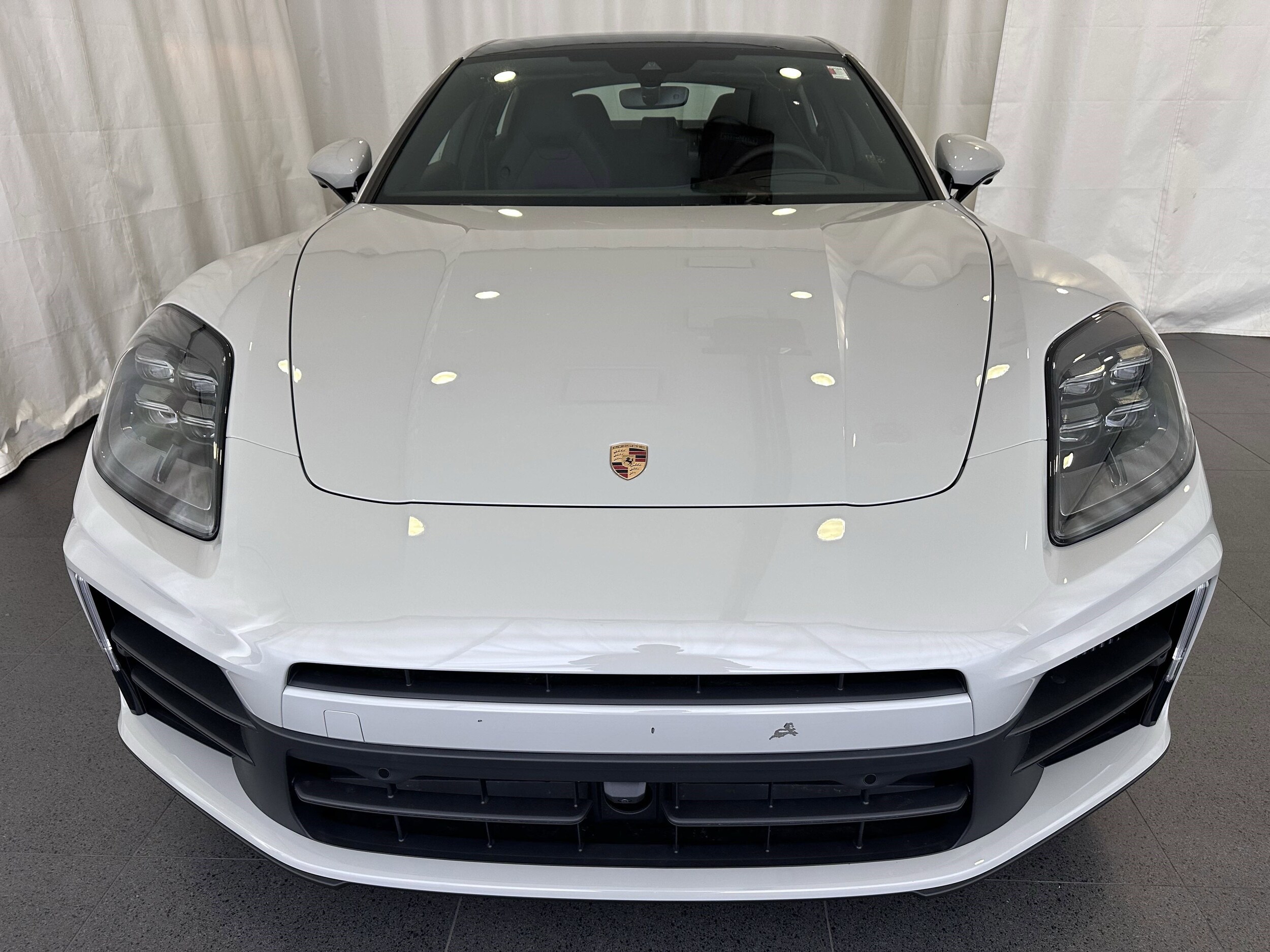 2025 Porsche Panamera 4 photo 4