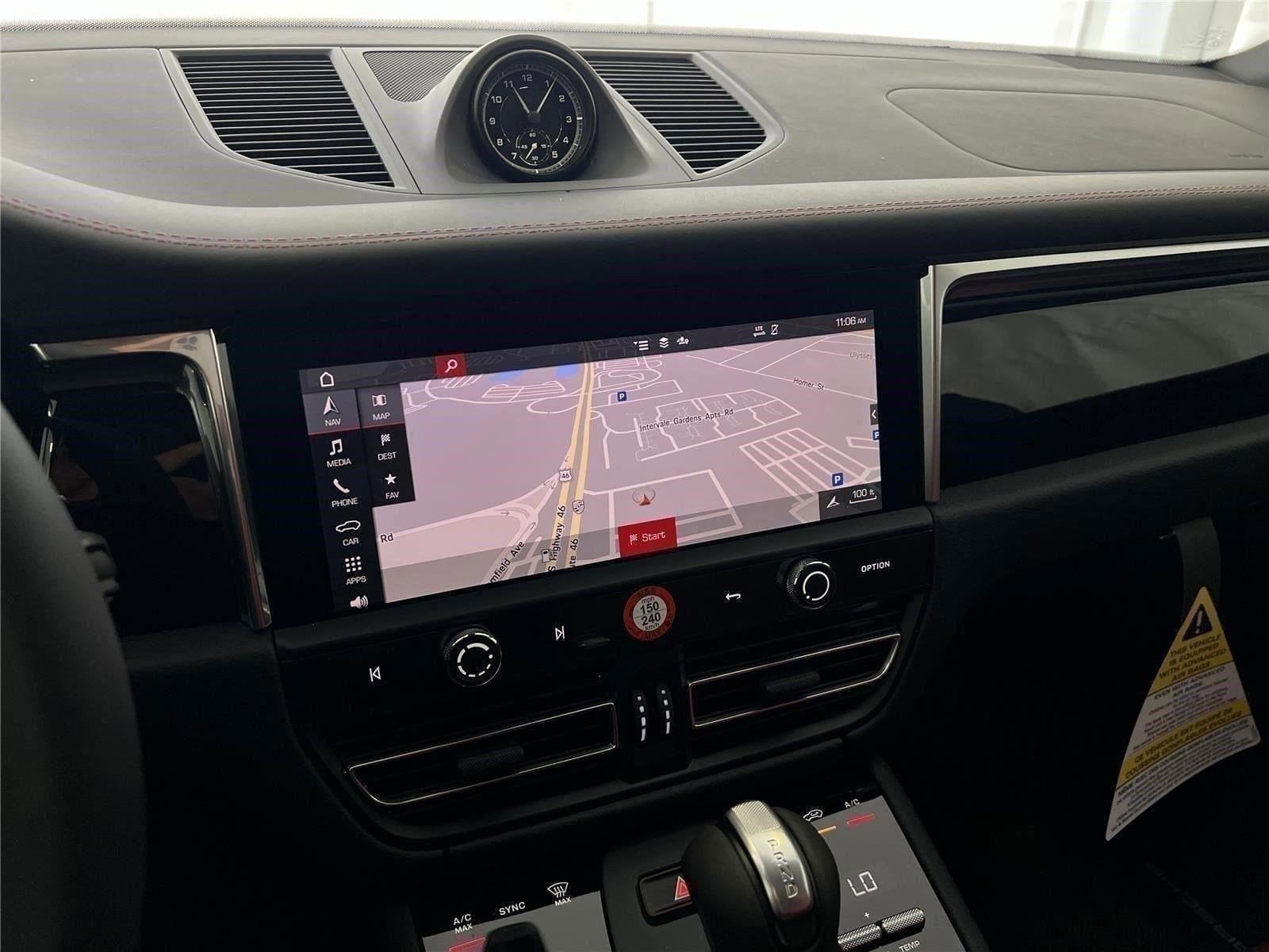 2026 Porsche Macan - Photo 23