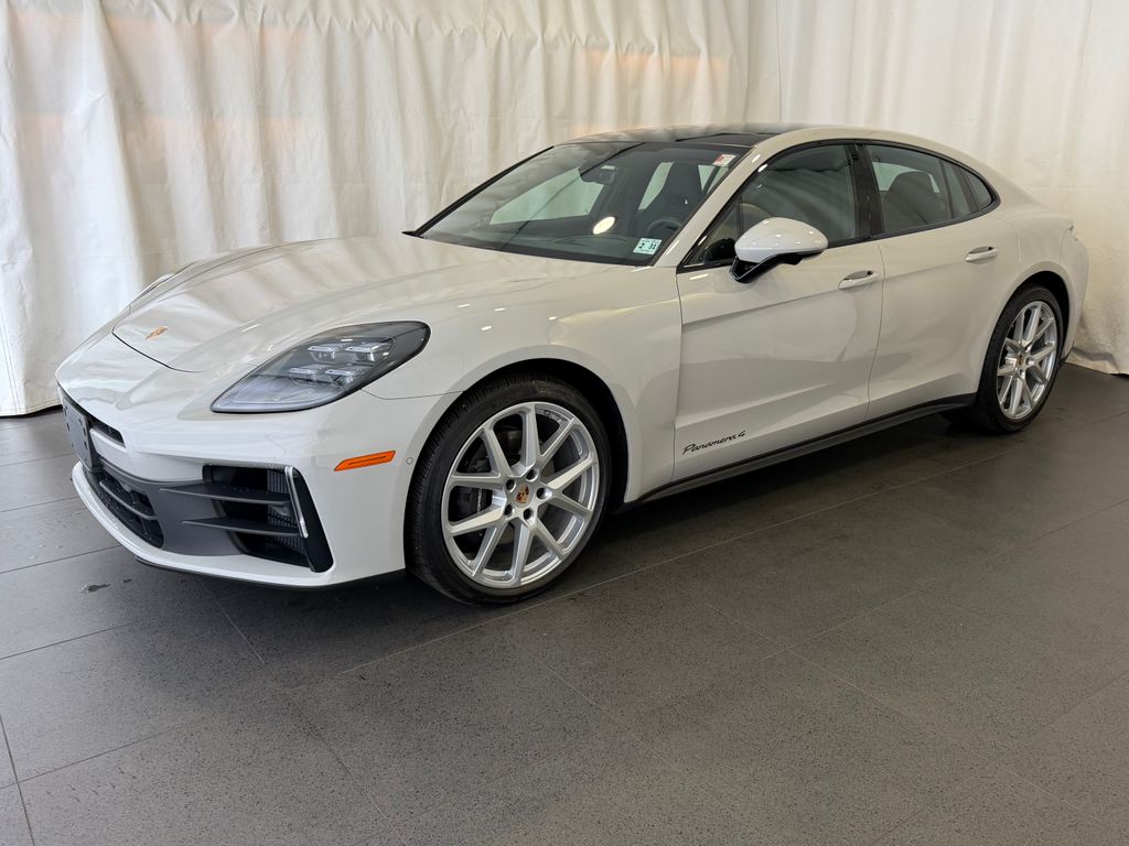 2025 Porsche Panamera 4's photo