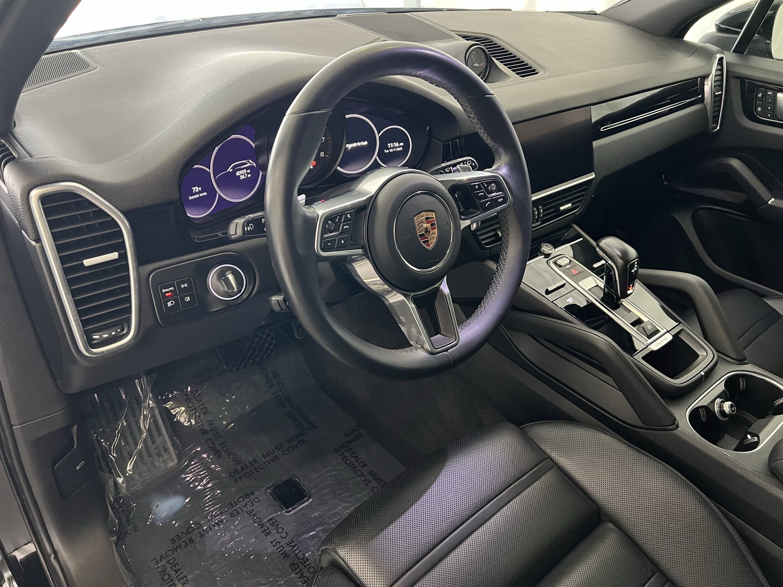 2023 Porsche Cayenne Platinum Edition photo 3