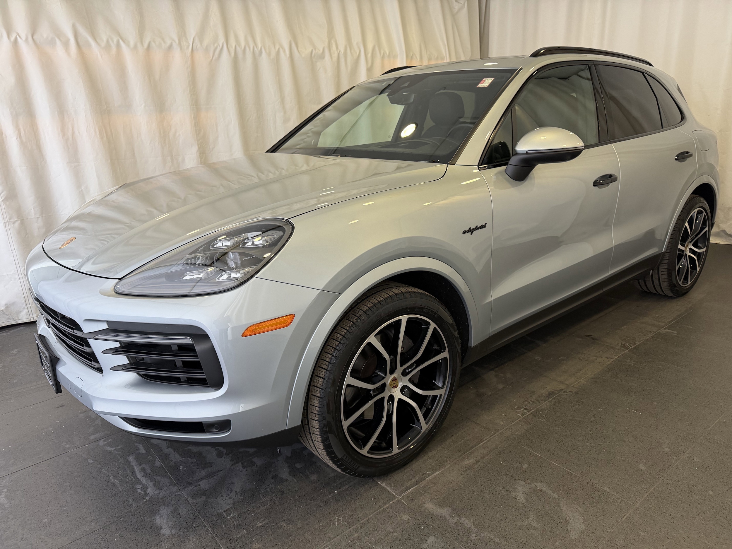 2022 Porsche Cayenne E-Hybrid's photo