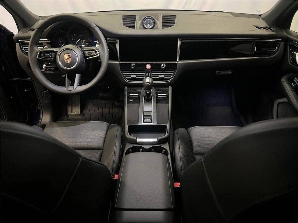 2026 Porsche Macan T - Photo 17