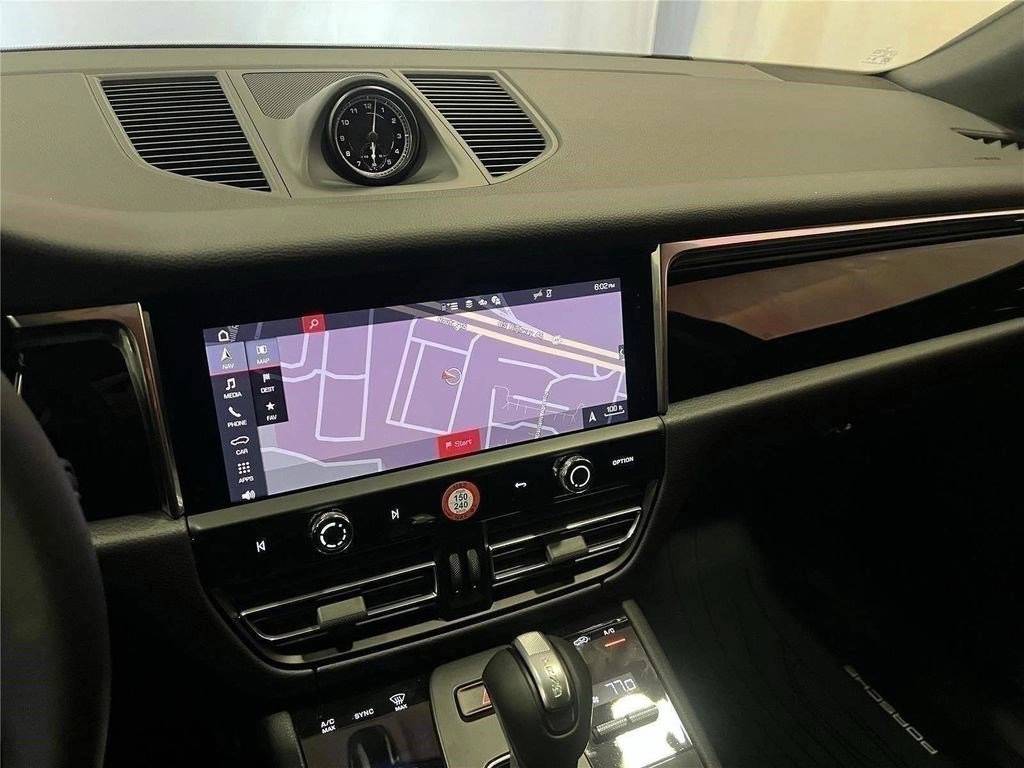 2026 Porsche Macan T - Photo 23