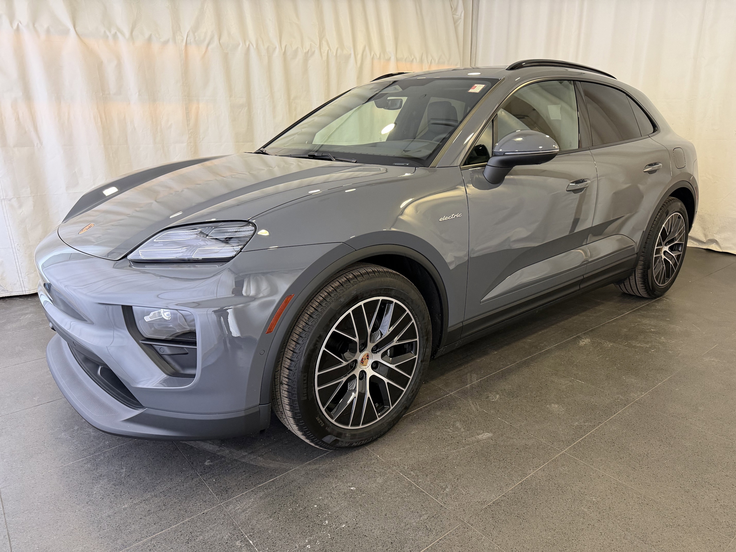 2025 Porsche Macan Base