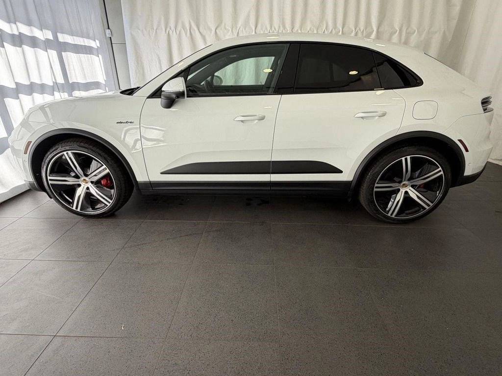 2026 Porsche Macan S - Photo 2