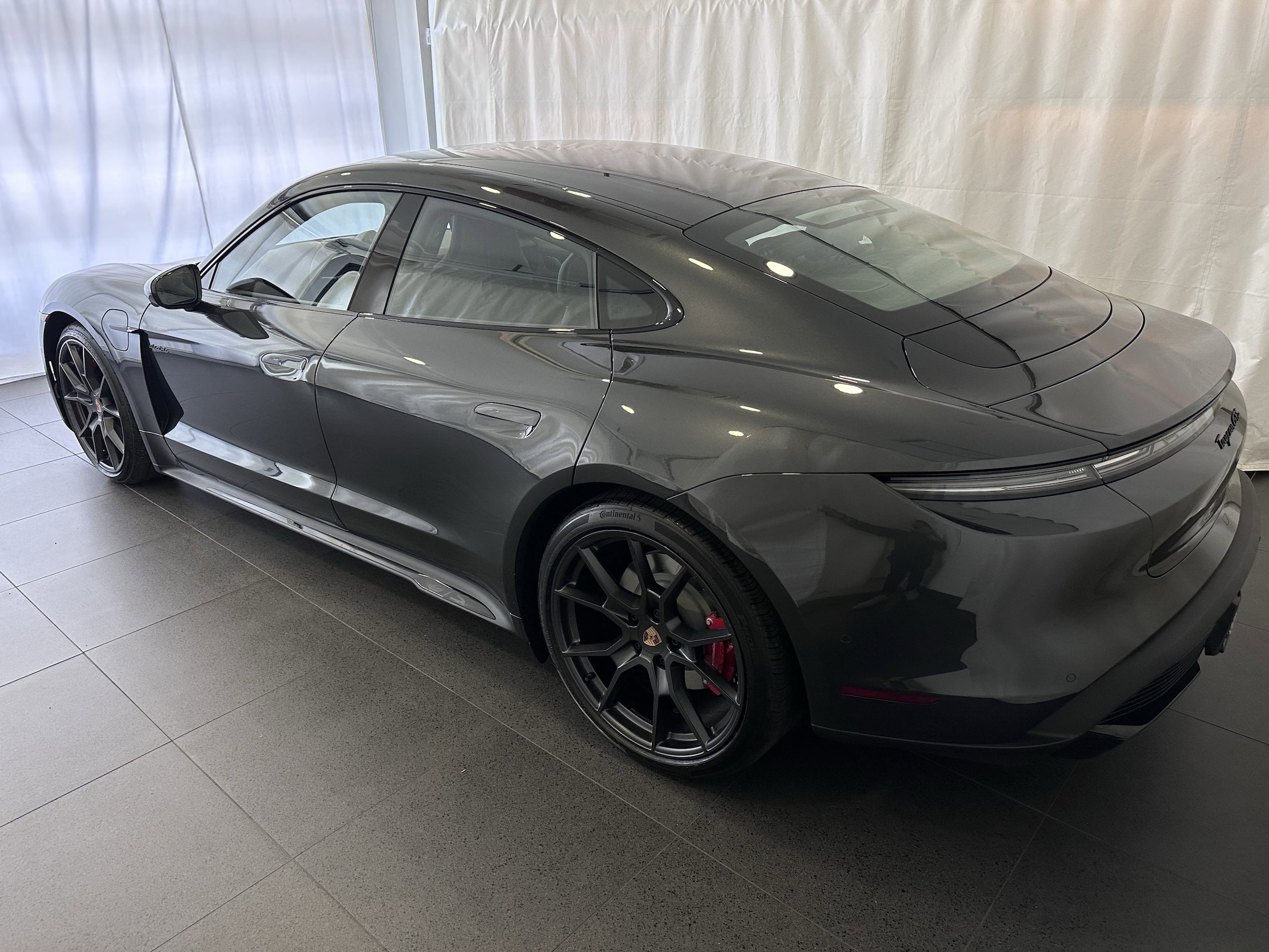2025 Porsche Taycan GTS photo 3