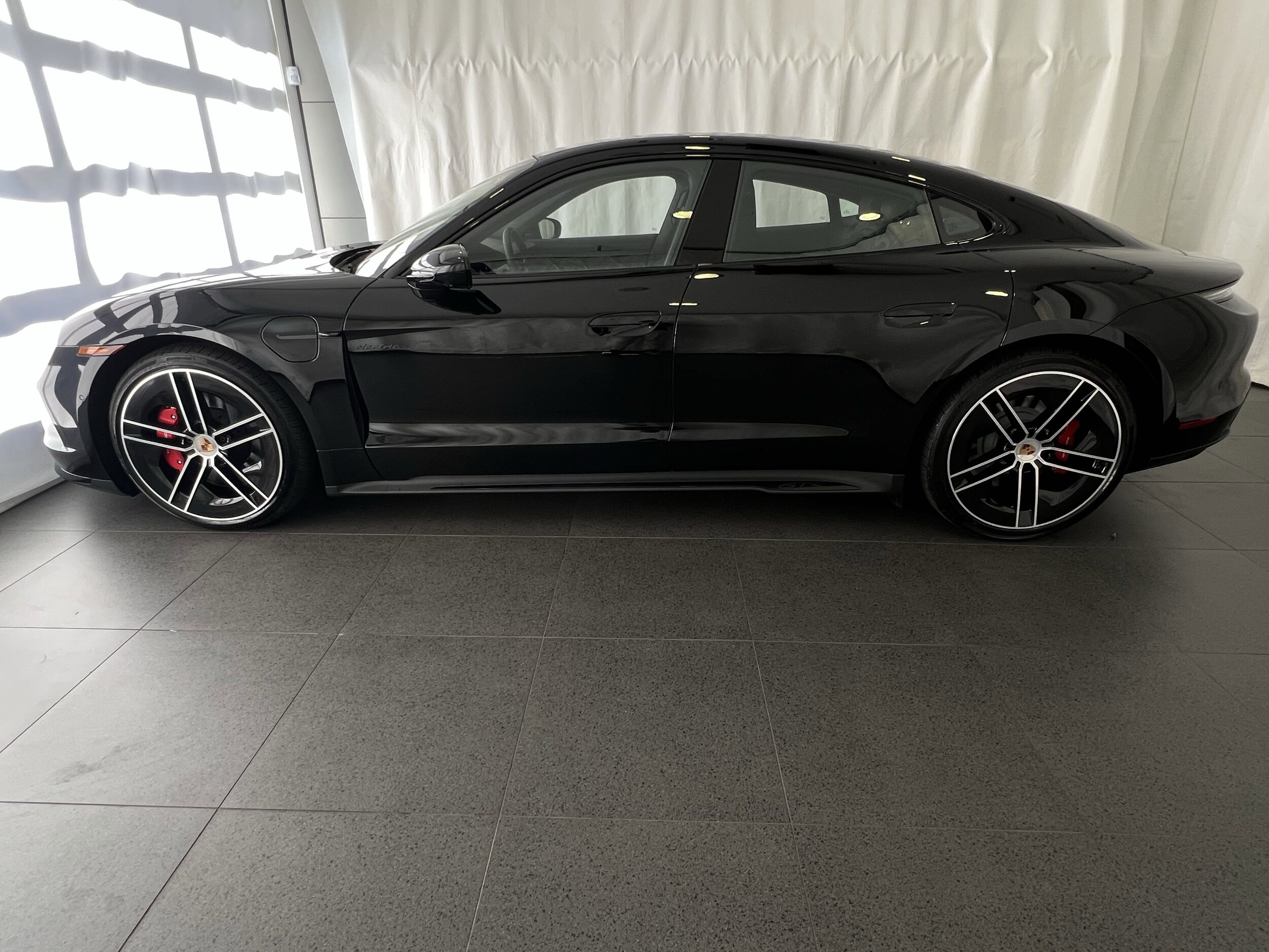2026 Porsche Taycan GTS photo 2