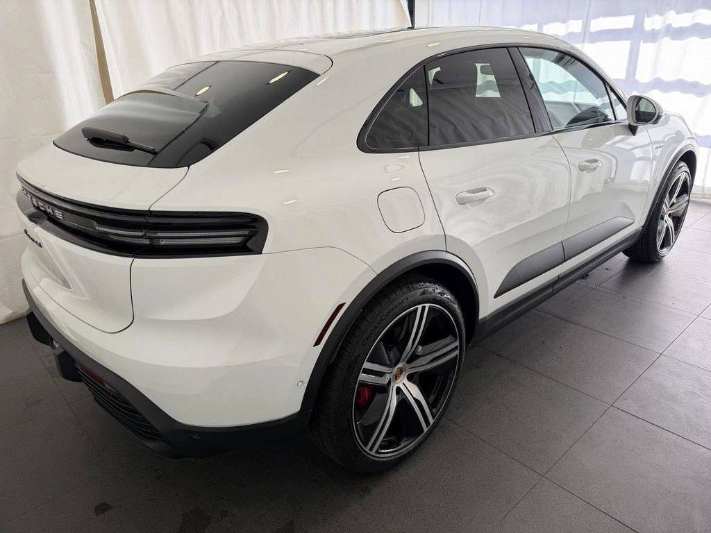 2026 Porsche Macan S - Photo 9