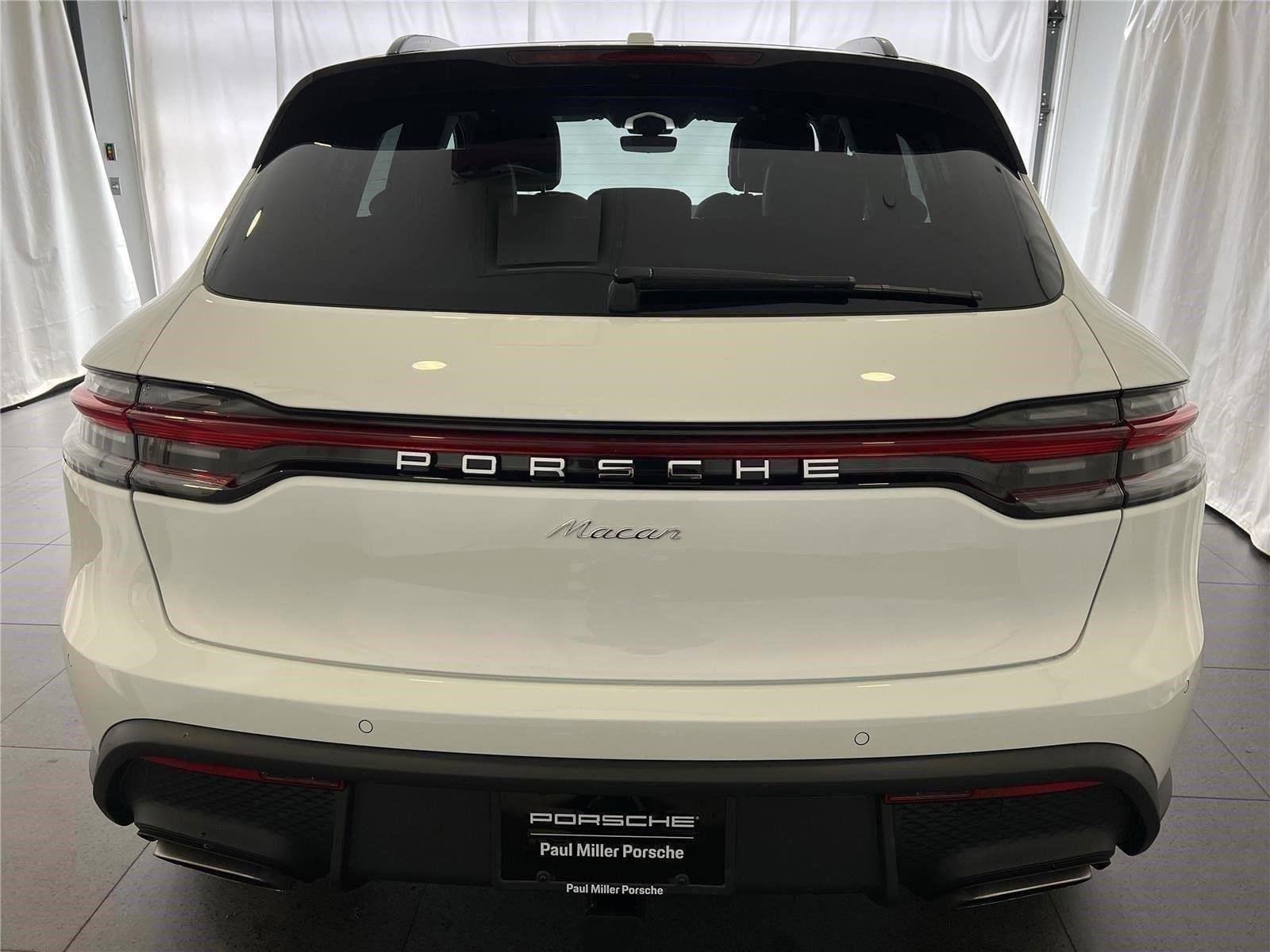 2026 Porsche Macan - Photo 8