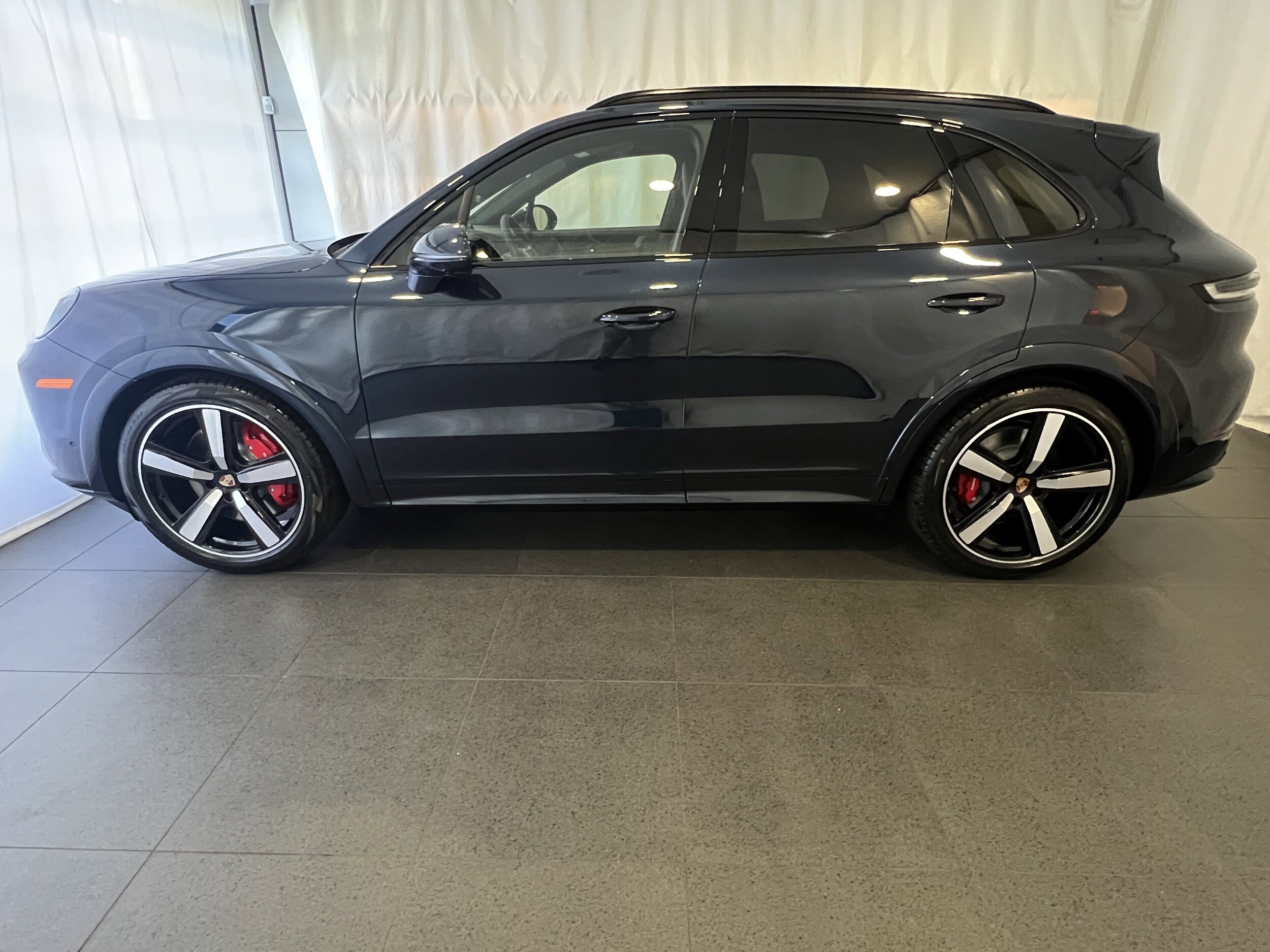 2026 Porsche Cayenne GTS photo 2