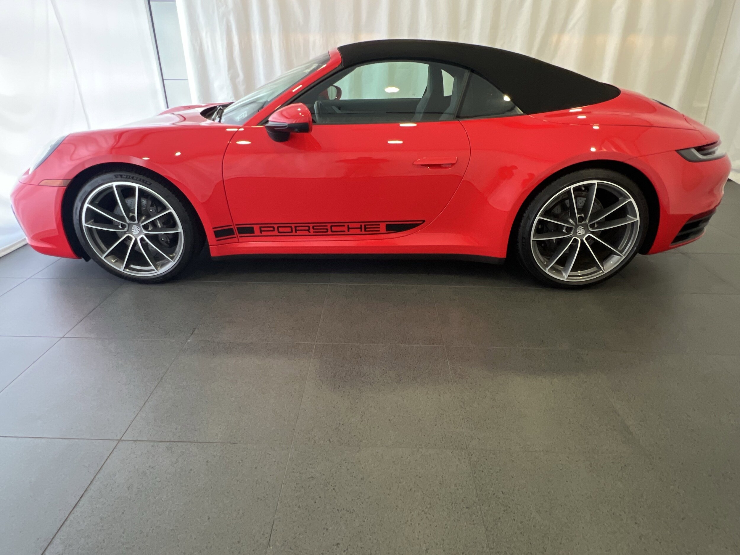 2024 Porsche 911 4 Cabriolet photo 2