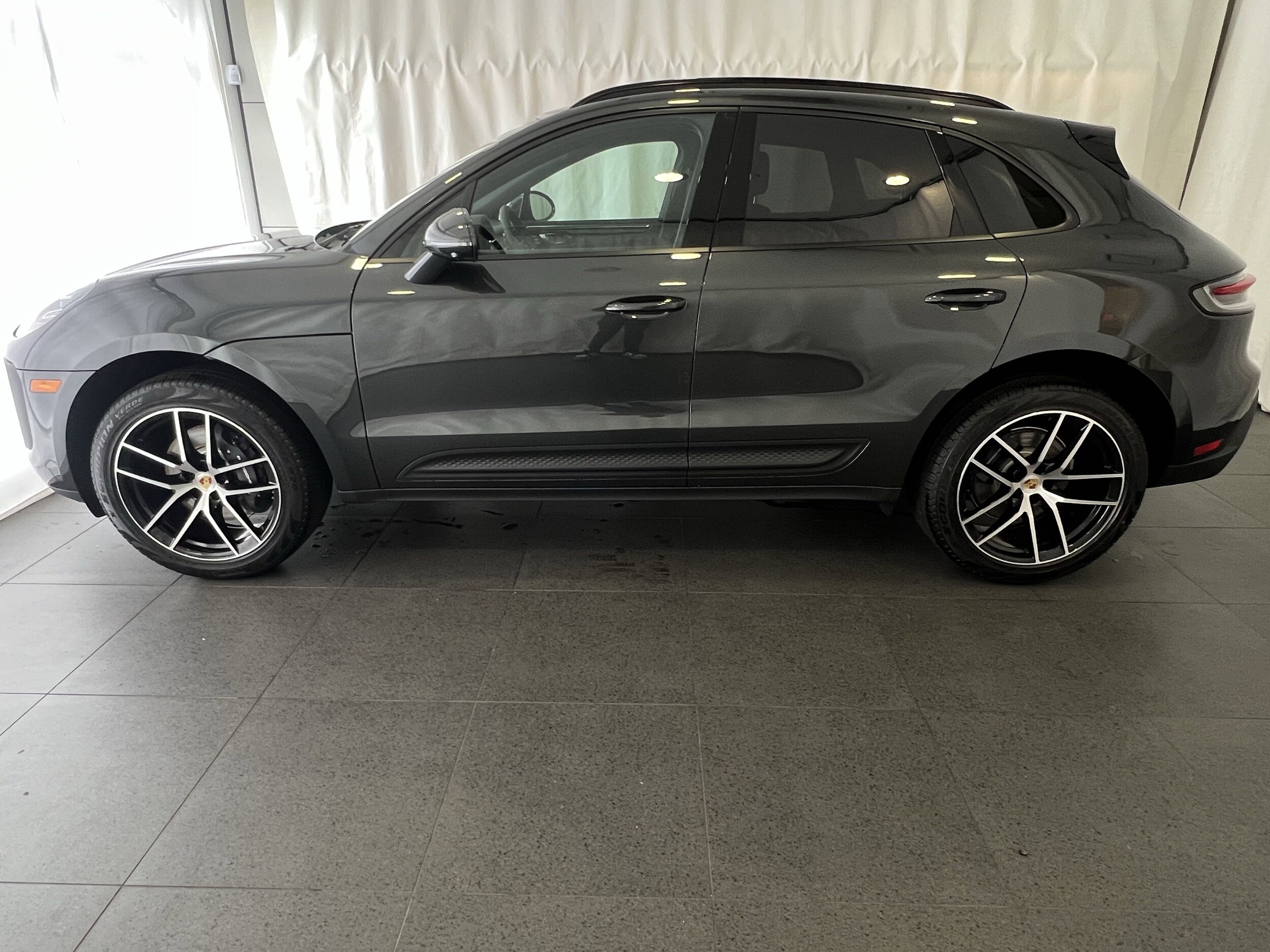 2025 Porsche Macan T photo 2