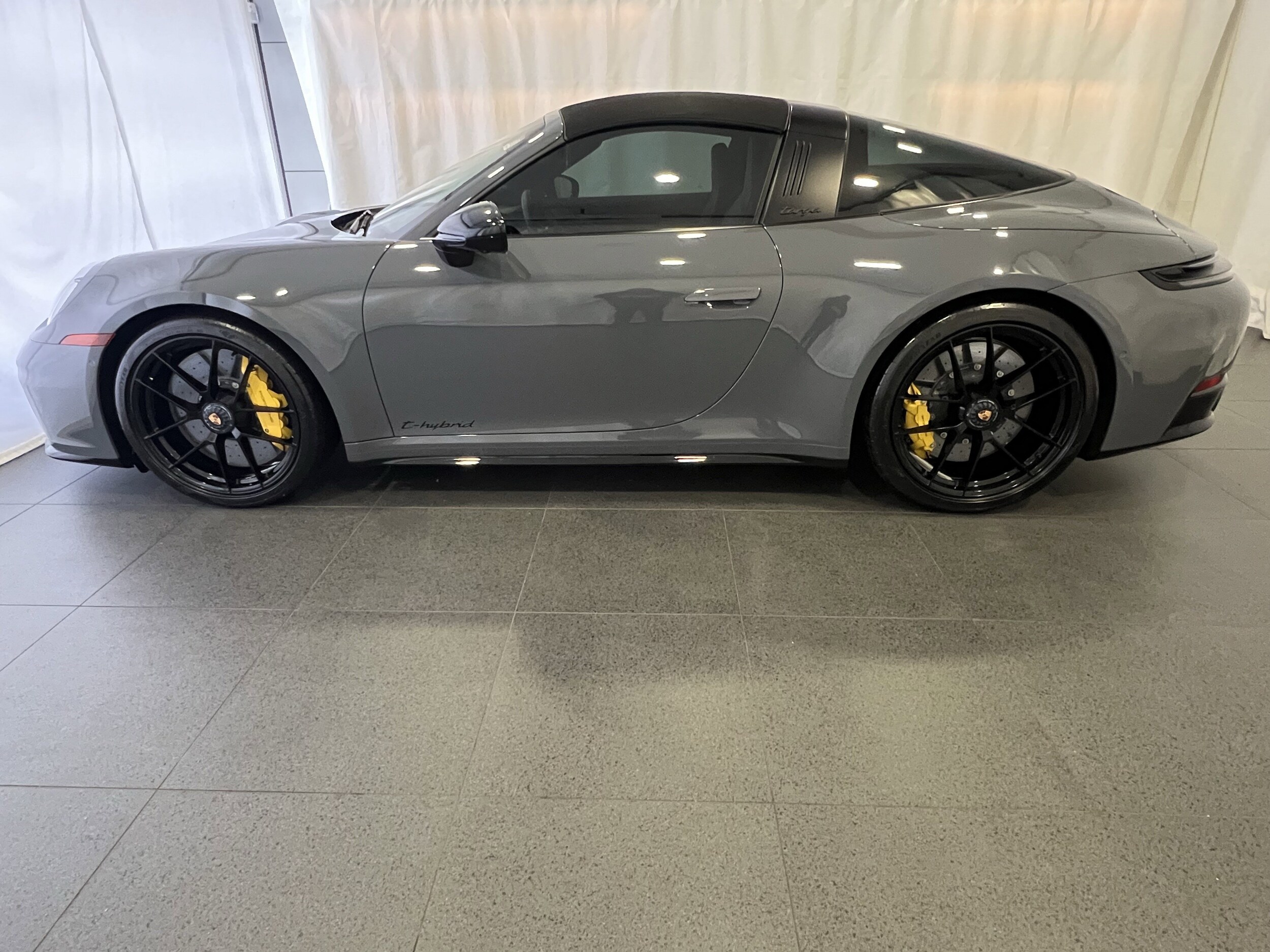 2025 Porsche 911 Targa 4 GTS photo 2