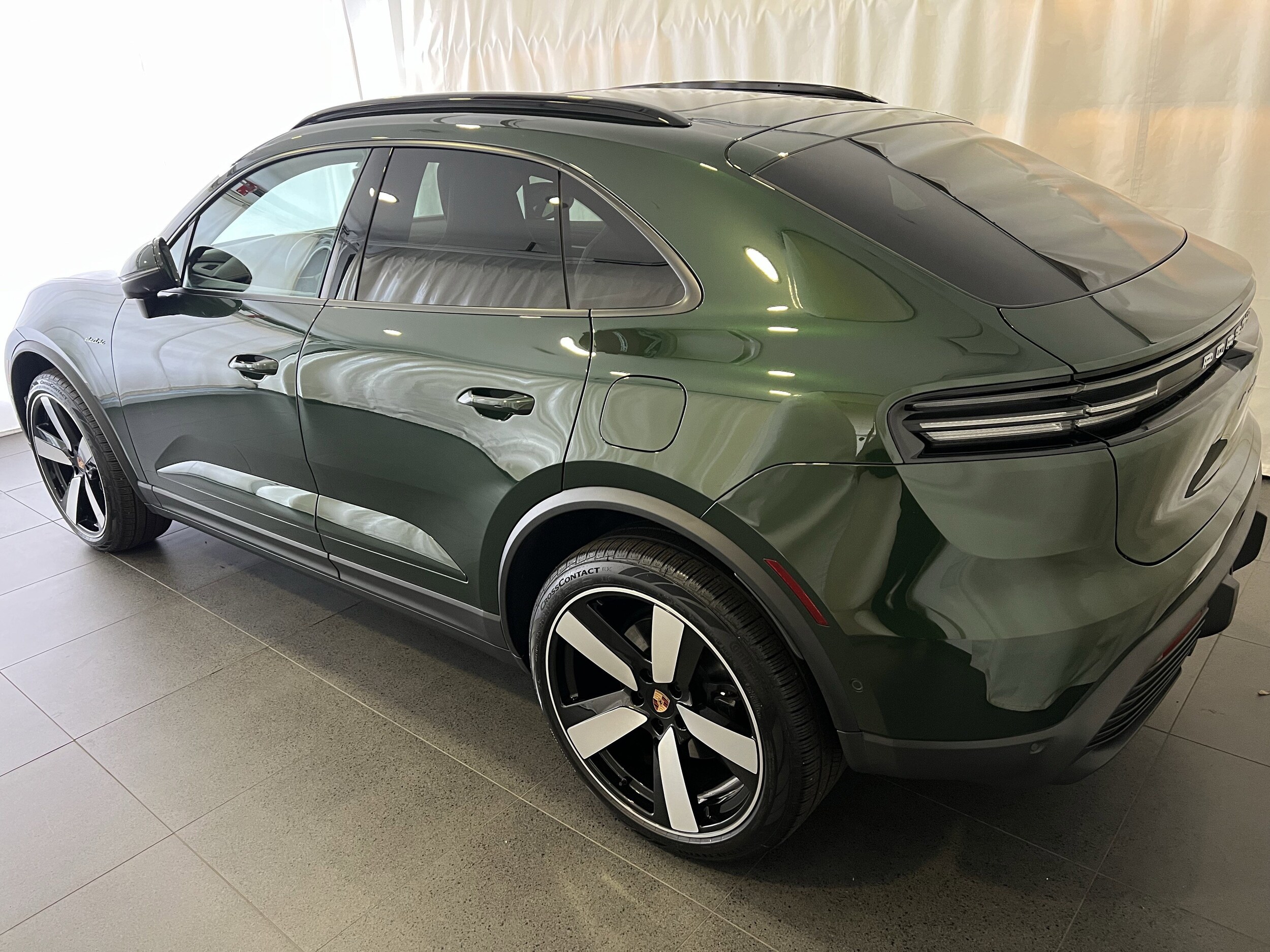 2025 Porsche Macan Electric 4 photo 2