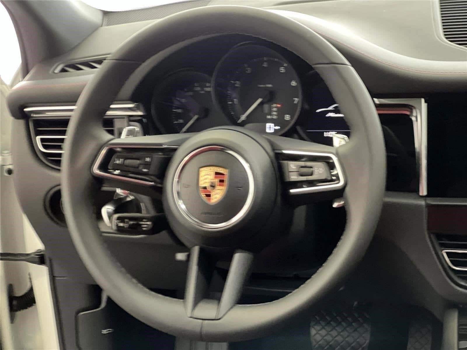 2026 Porsche Macan - Photo 20