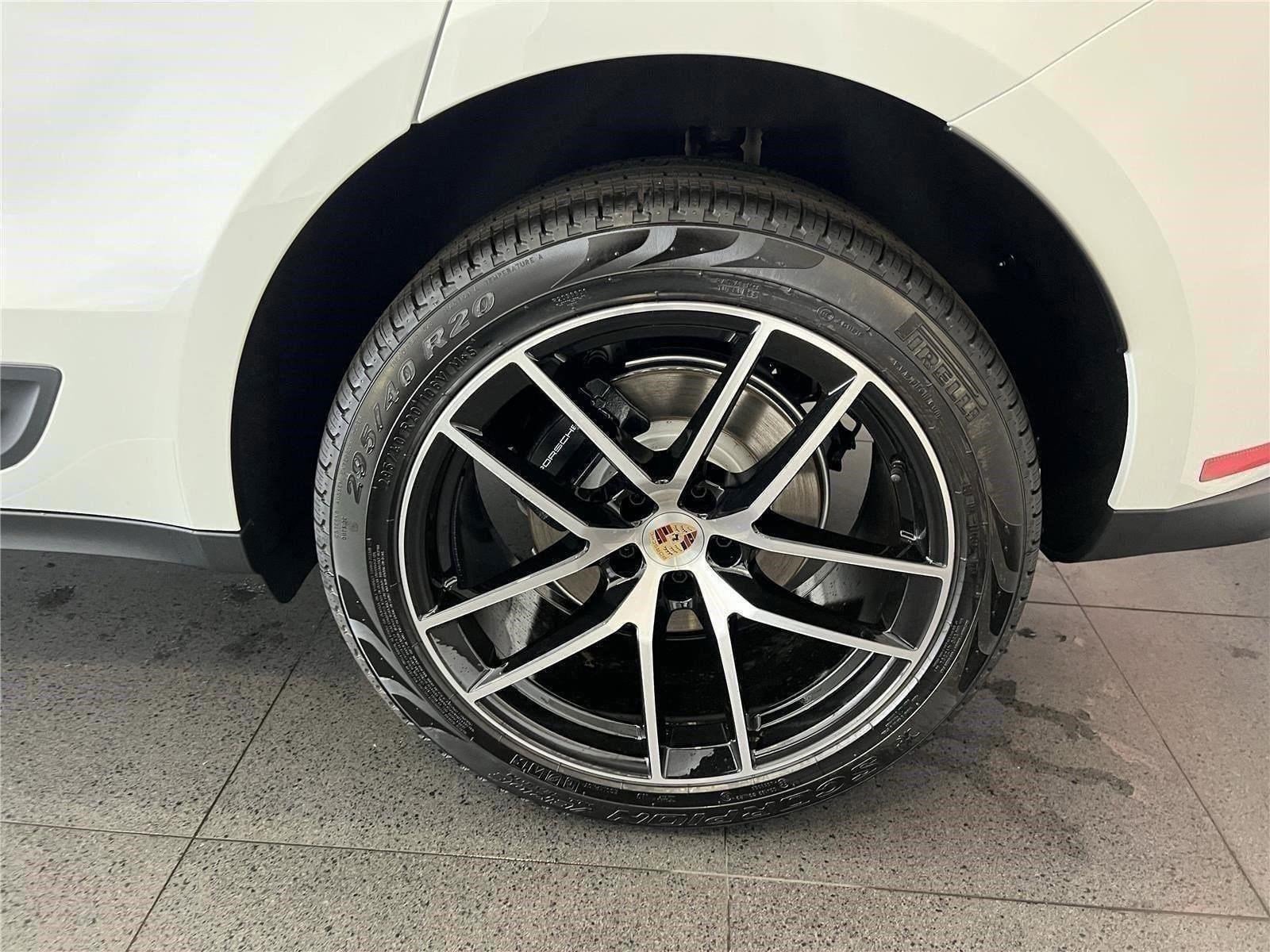 2026 Porsche Macan - Photo 11