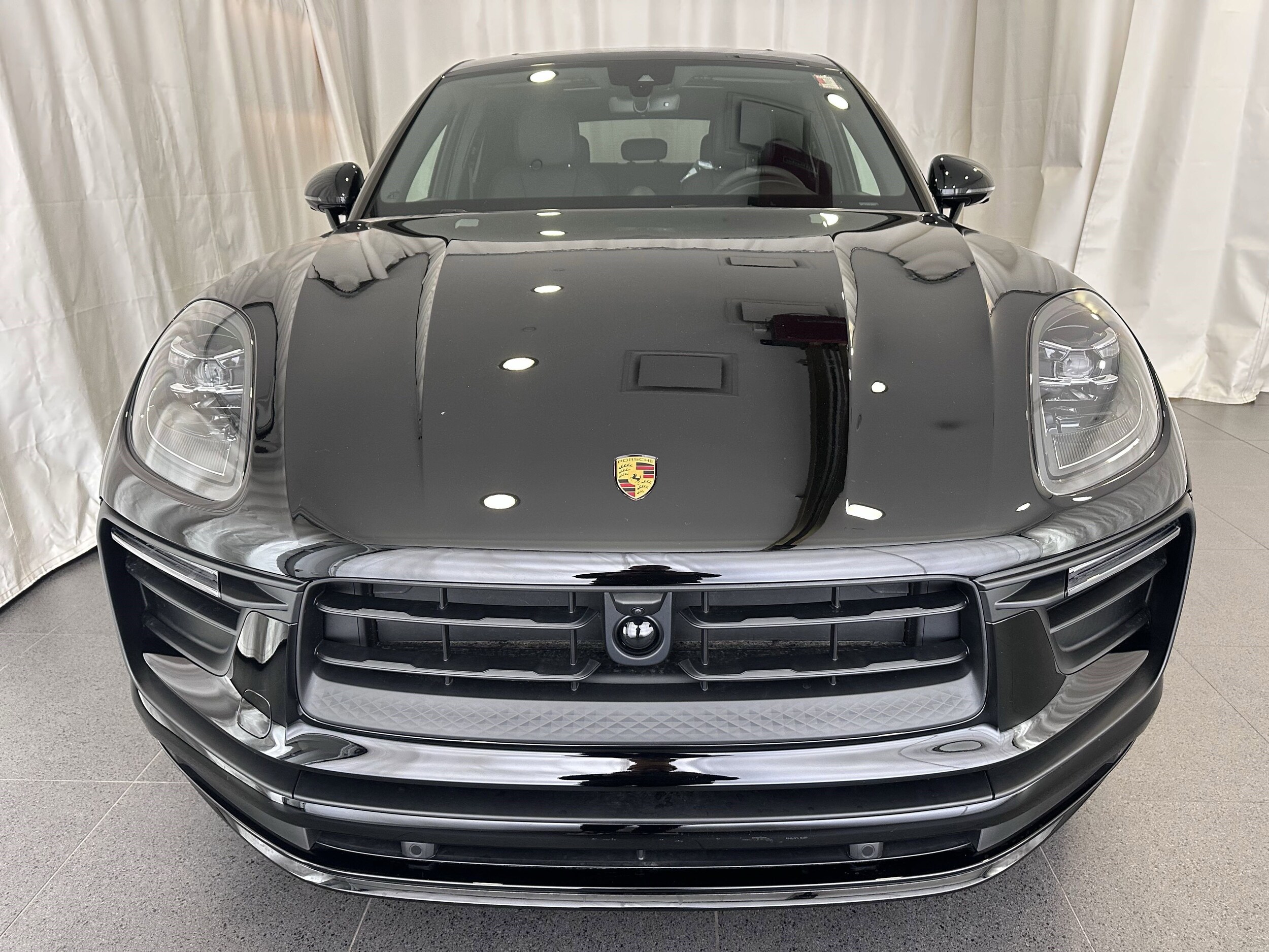 2025 Porsche Macan T photo 4
