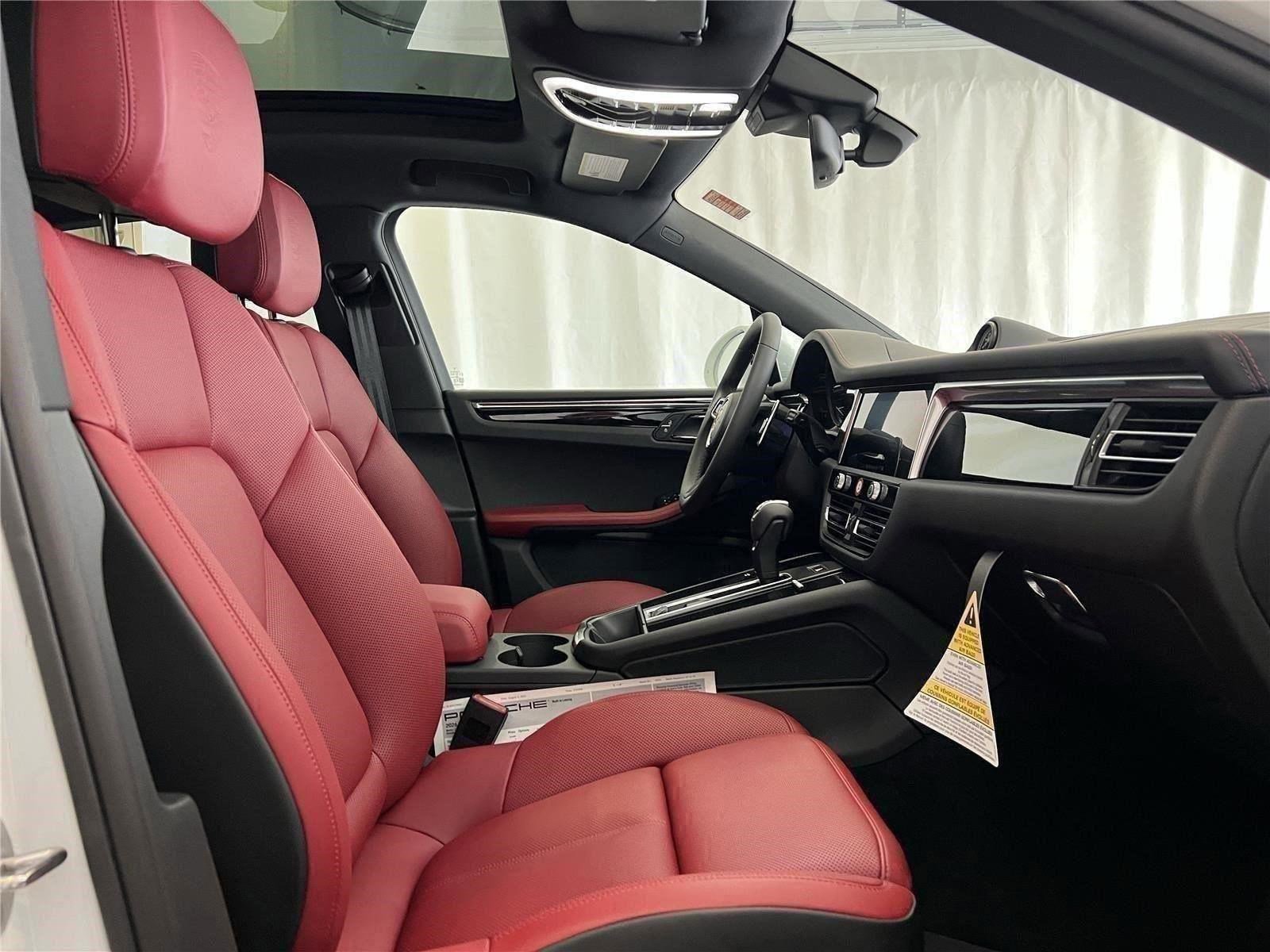 2026 Porsche Macan - Photo 16