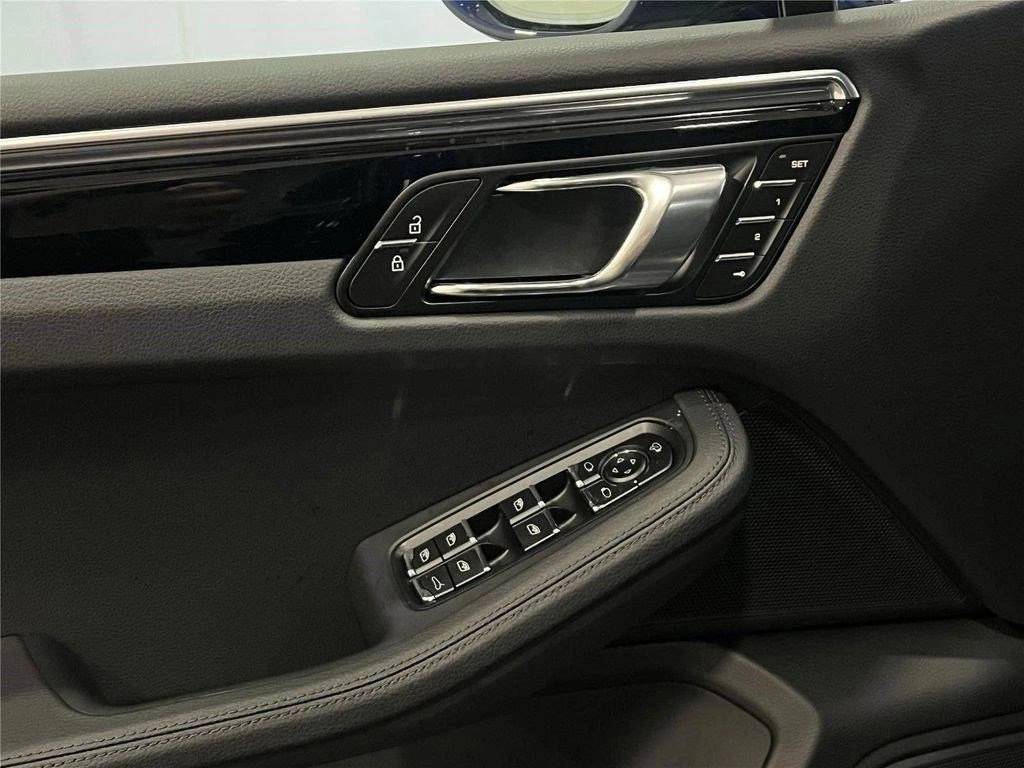 2026 Porsche Macan T - Photo 14
