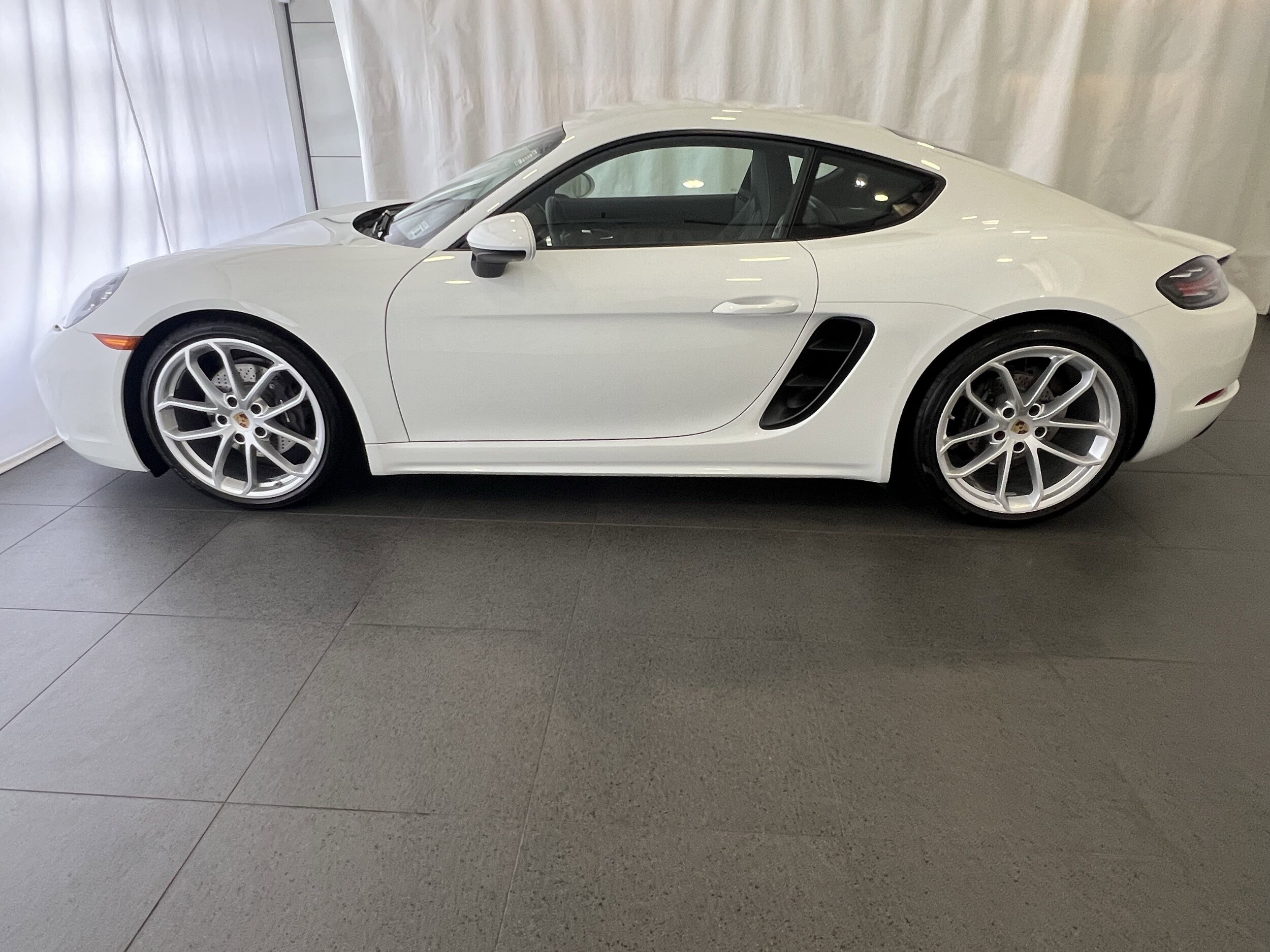 2025 Porsche Cayman photo 2