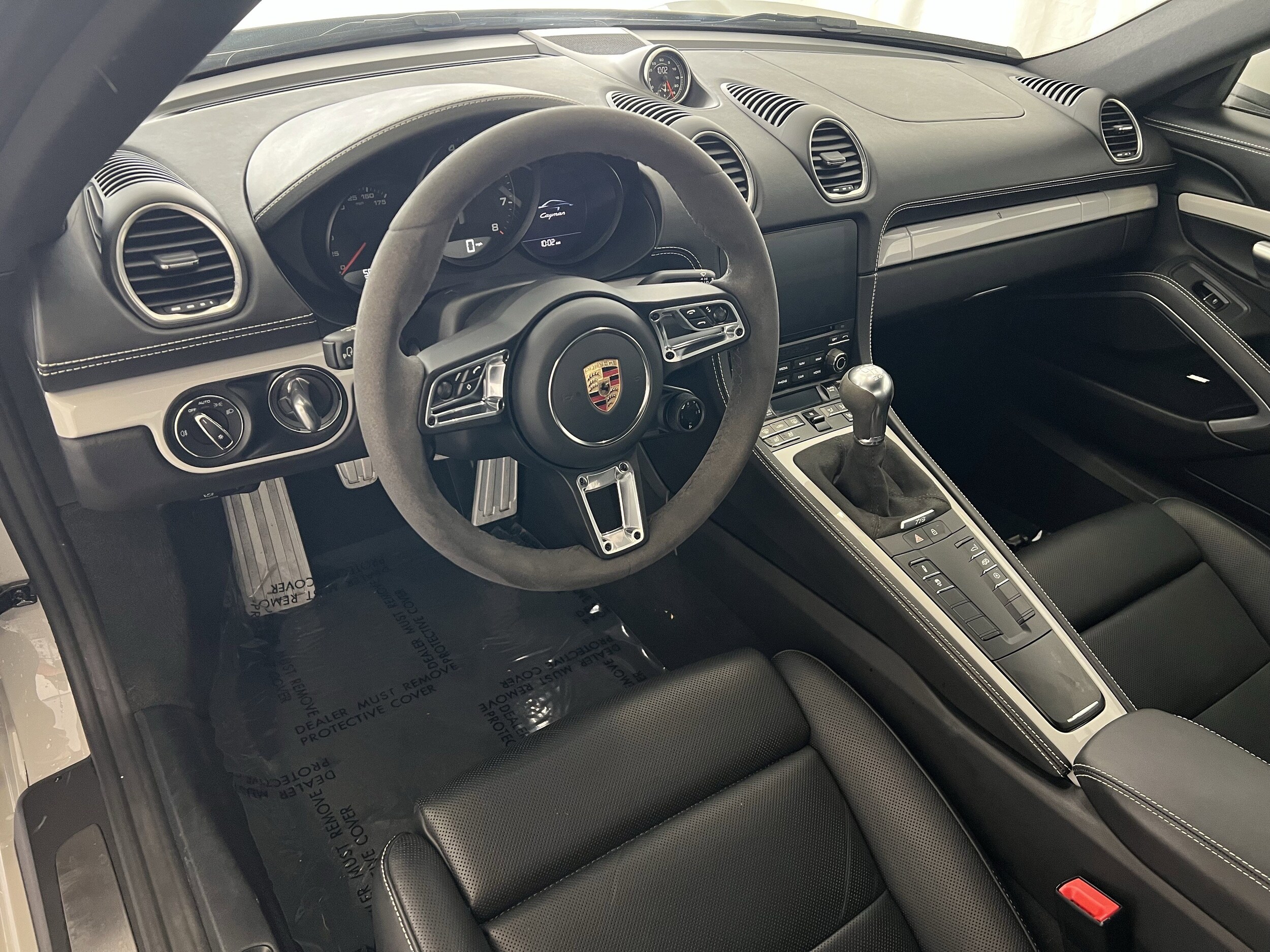 2024 Porsche Cayman photo 4