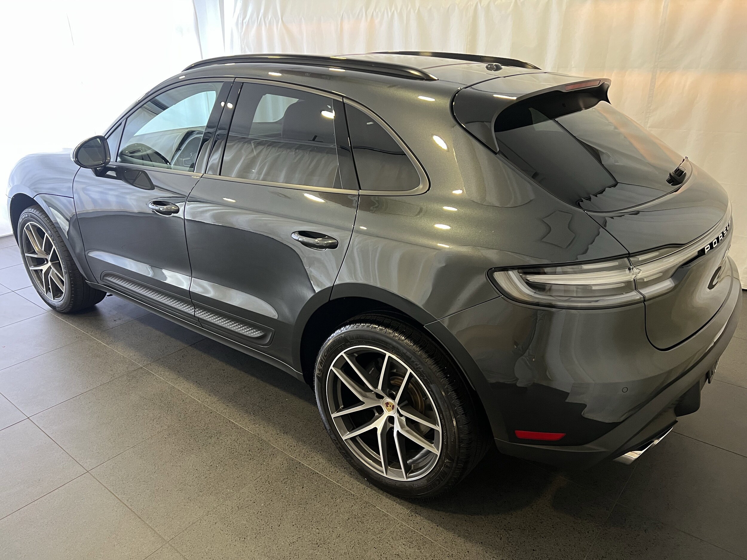 2024 Porsche Macan T photo 3