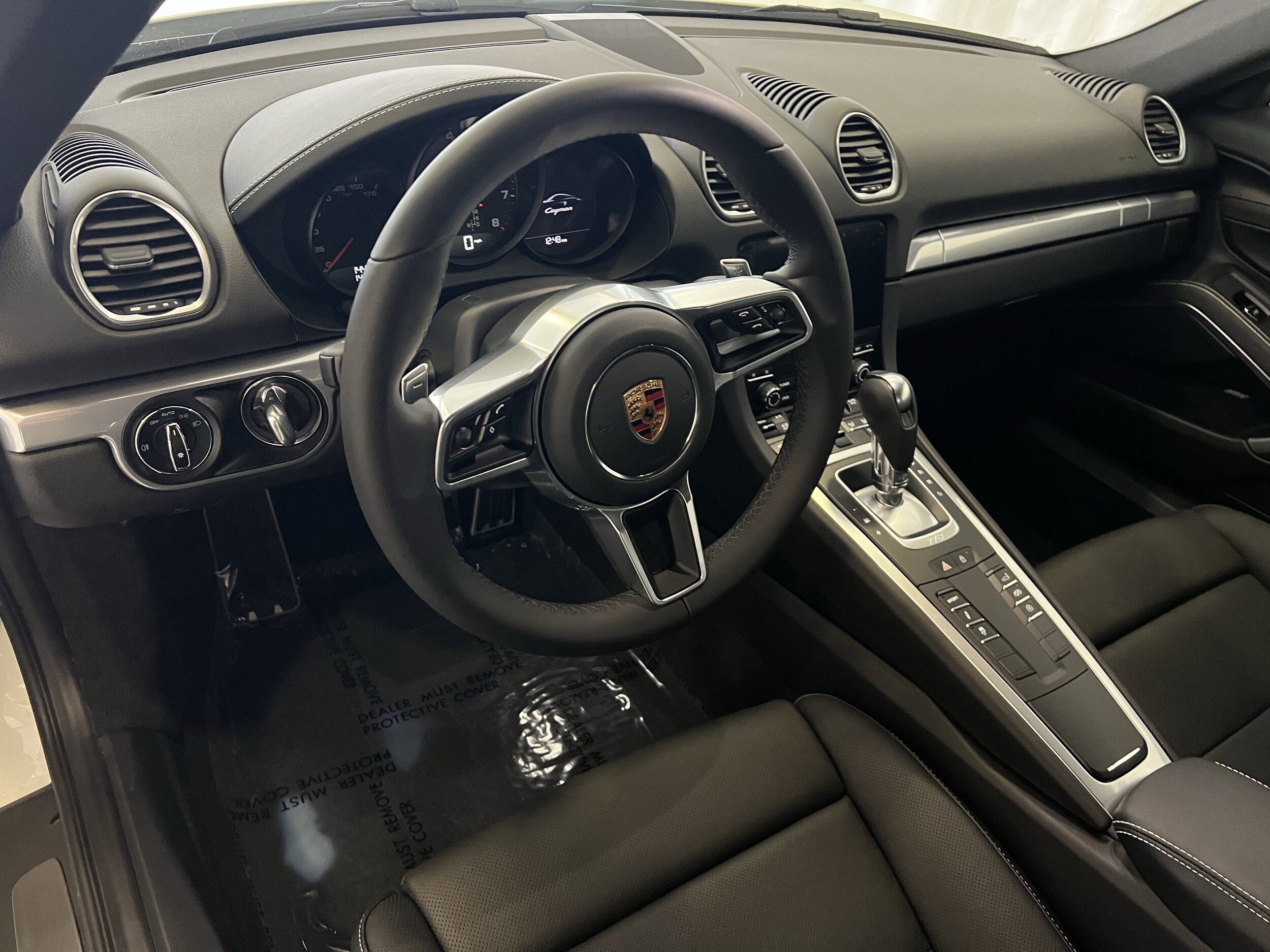 2025 Porsche Cayman photo 4