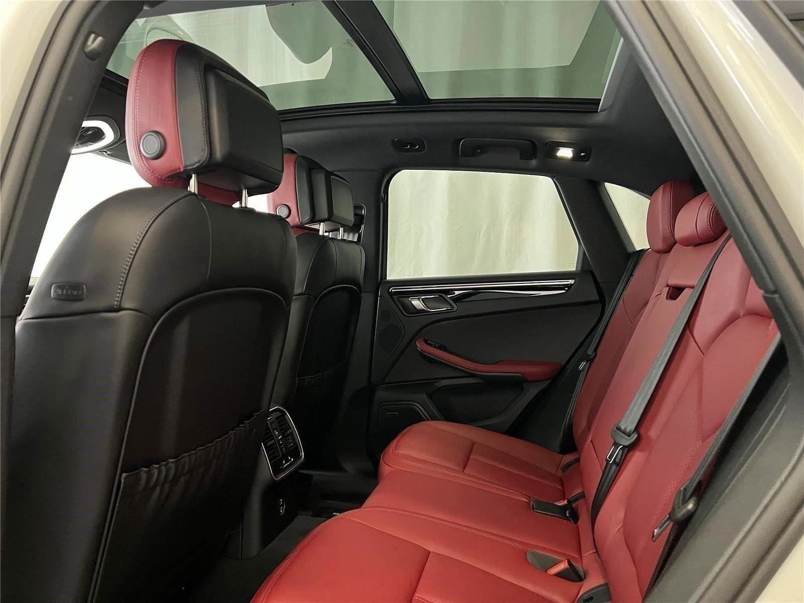 2026 Porsche Macan - Photo 24