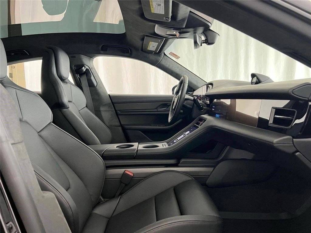 2026 Porsche Taycan GTS - Photo 16