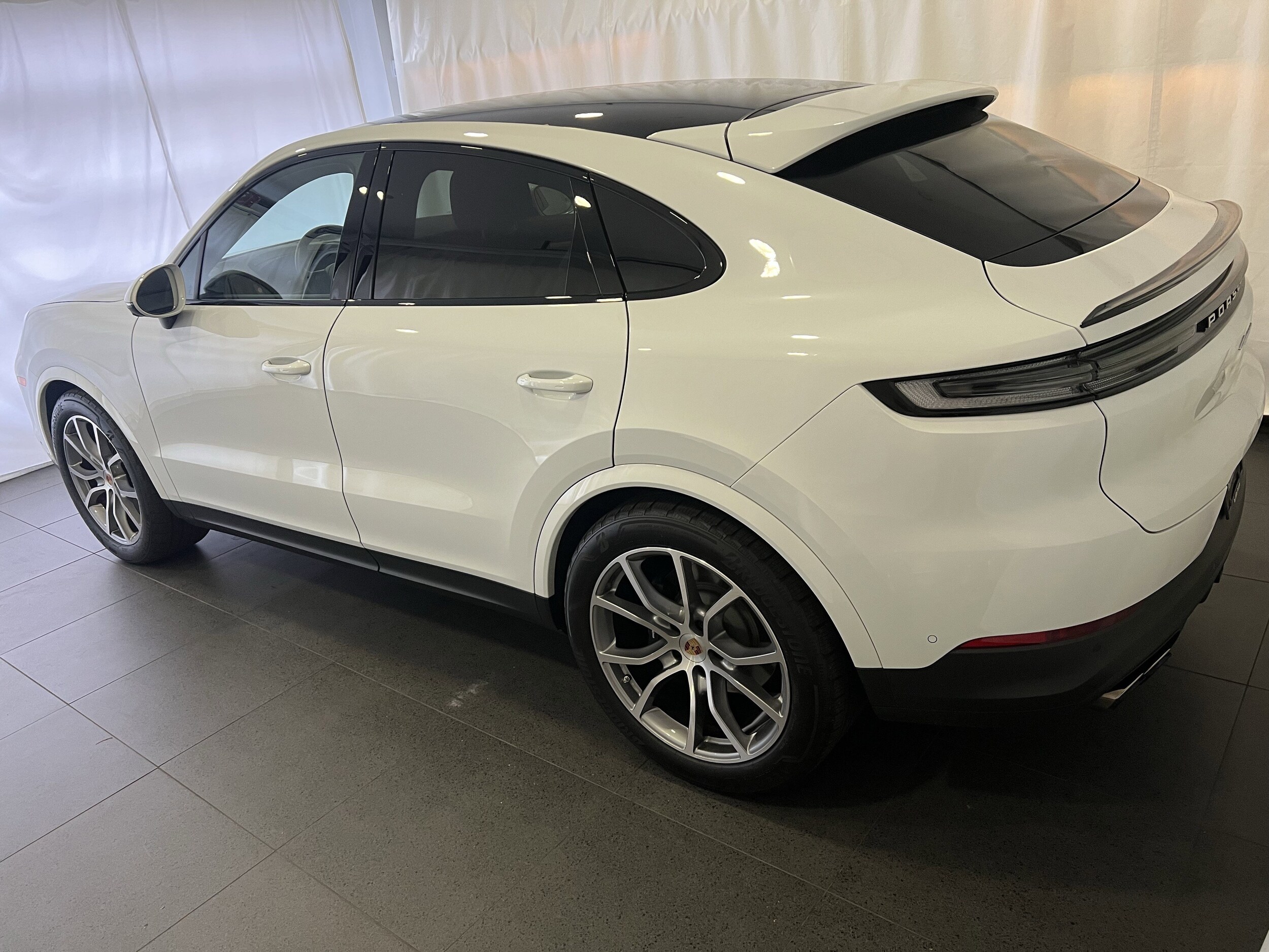 2025 Porsche Cayenne Coupe photo 2