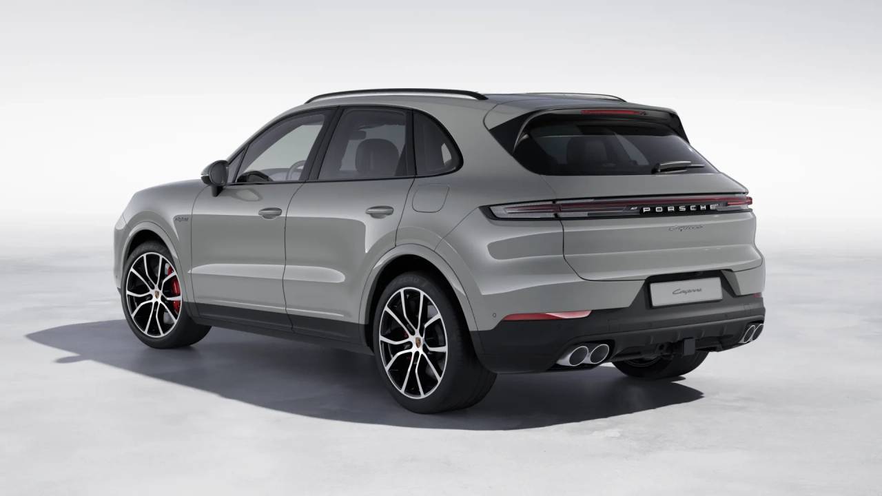 2026 Porsche Cayenne S E-Hybrid photo 3