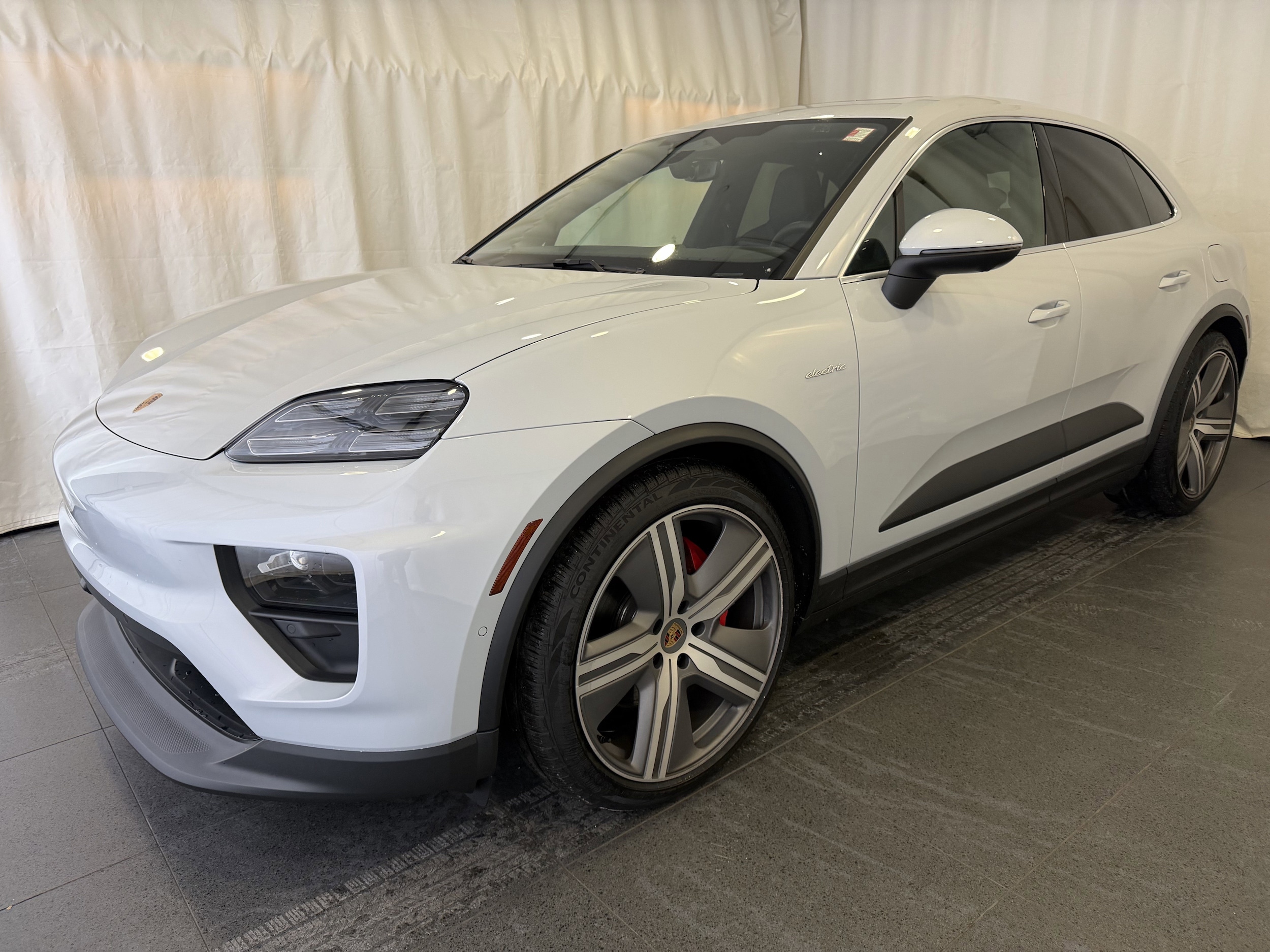 2025 Porsche Macan S's photo